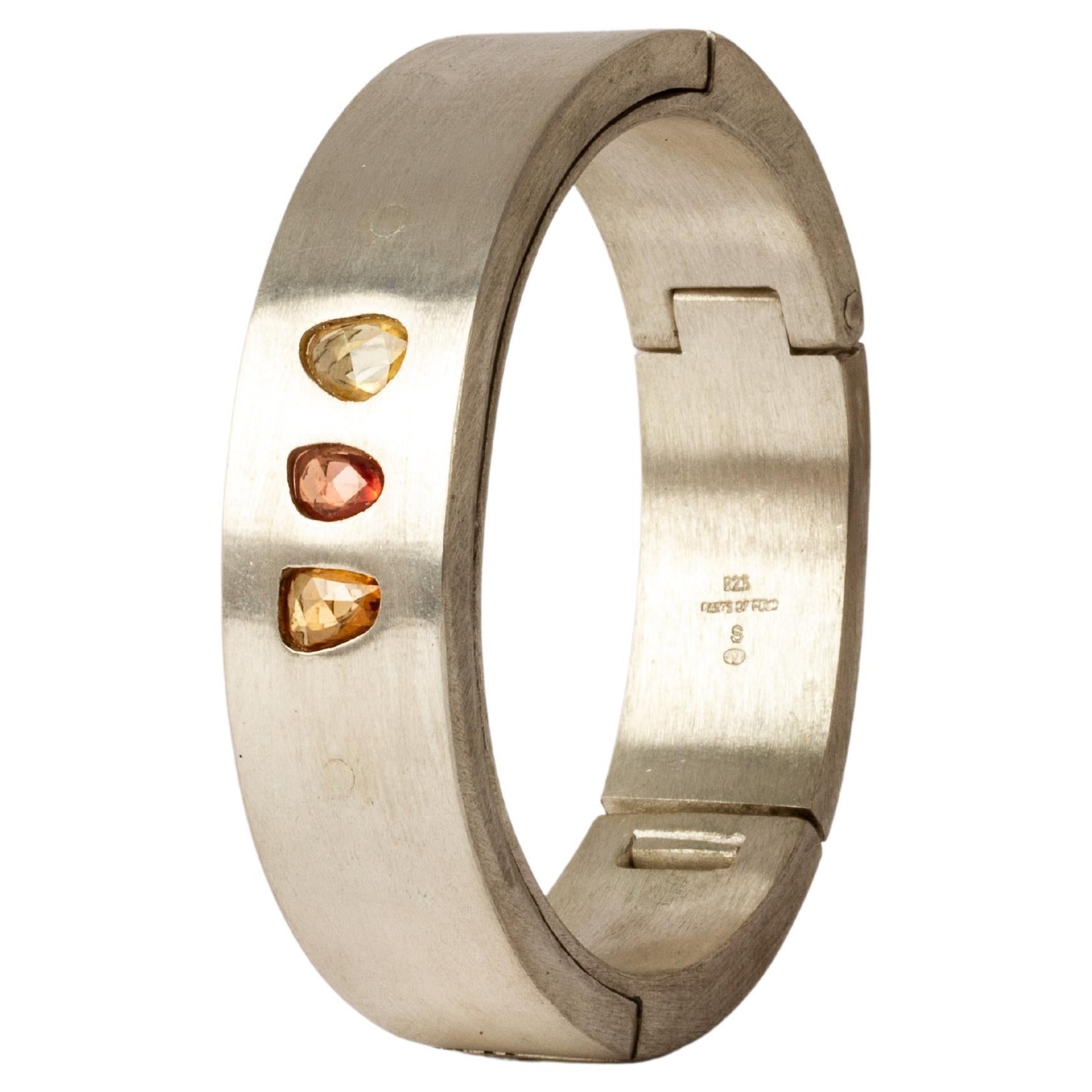 Bracelet Sistema v2 (2,87 ct, 3 pierres, dalle à facettes de saphir, 17 mm, MA+SAF) en vente