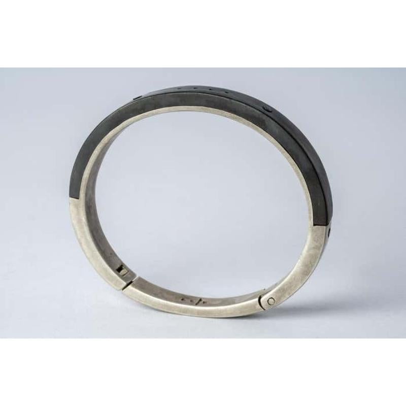 Bracelet in acid treated sterling silver and blackened bronze. The Sistema series expresses the core principle of P/4 which is modularity. The 