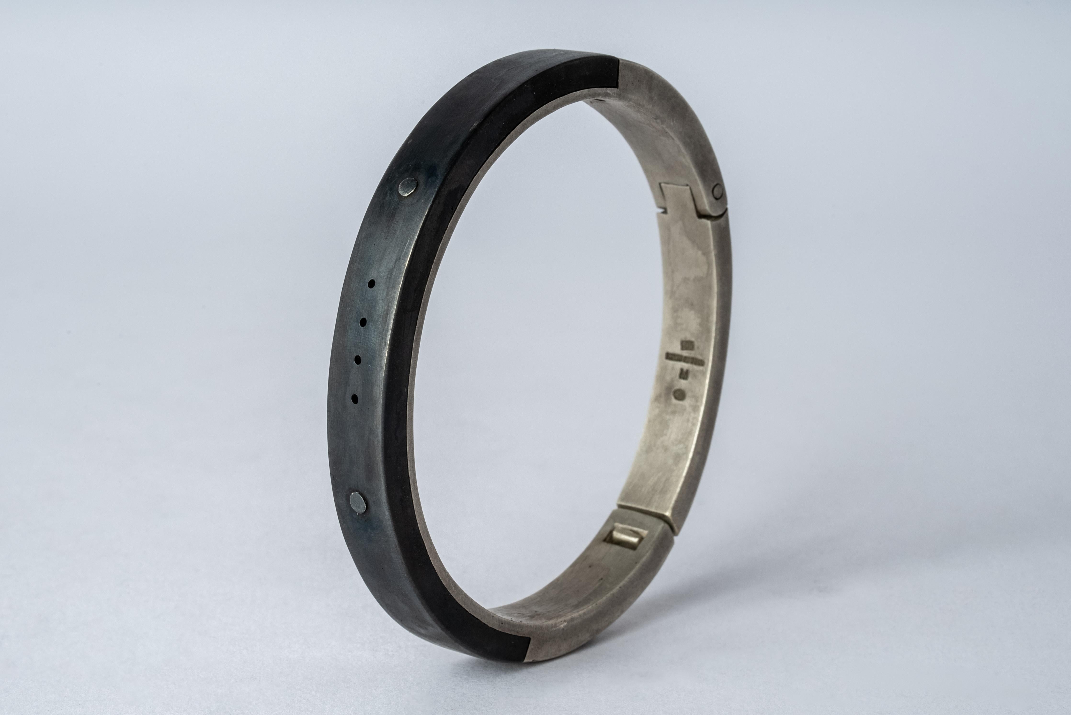 Sistema Bracelet v2 (4-hole, 9mm, DA+KZ) In New Condition For Sale In PARIS, FR