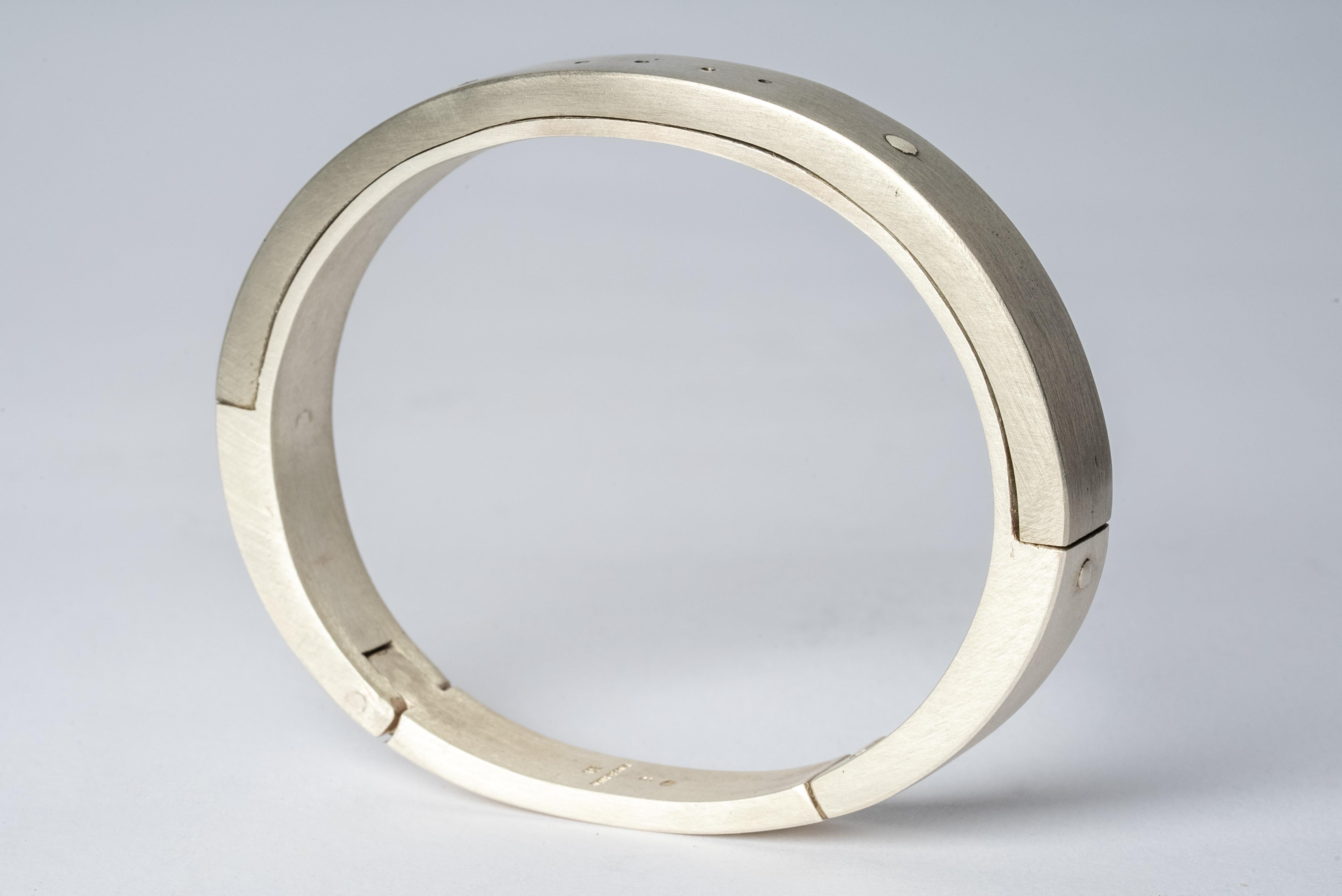 Bracelet in sterling silver and bronze. The Sistema series expresses the core principle of P/4 which is modularity. The 