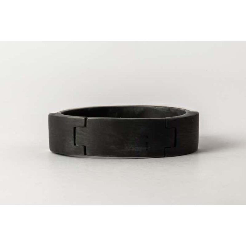 Women's or Men's Sistema Bracelet v2 (Facet Hold, 17mm, KA+MA+JET) For Sale