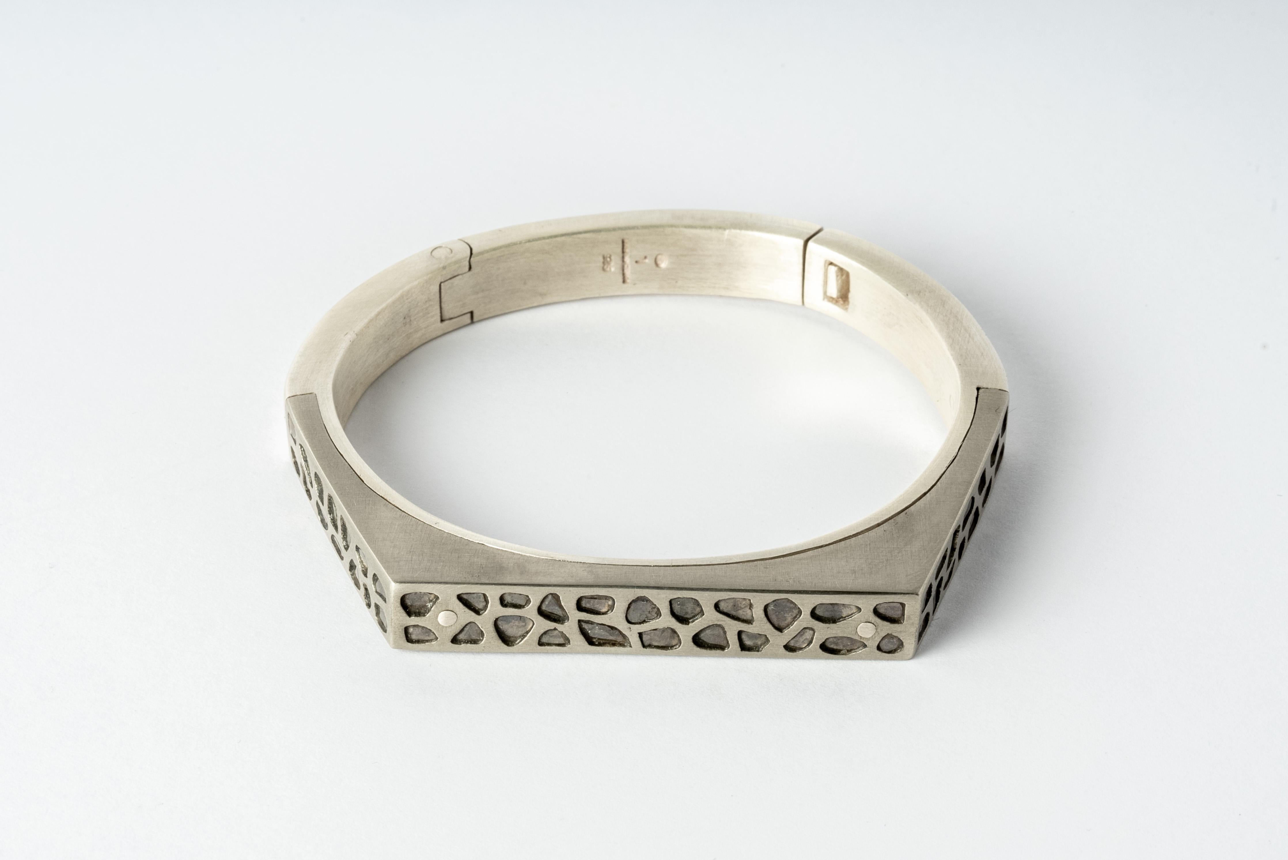 Taille grossière Bracelet Sistema v2 (Facette, Mega Pavé, 9mm, MA+MZ+DIA) en vente