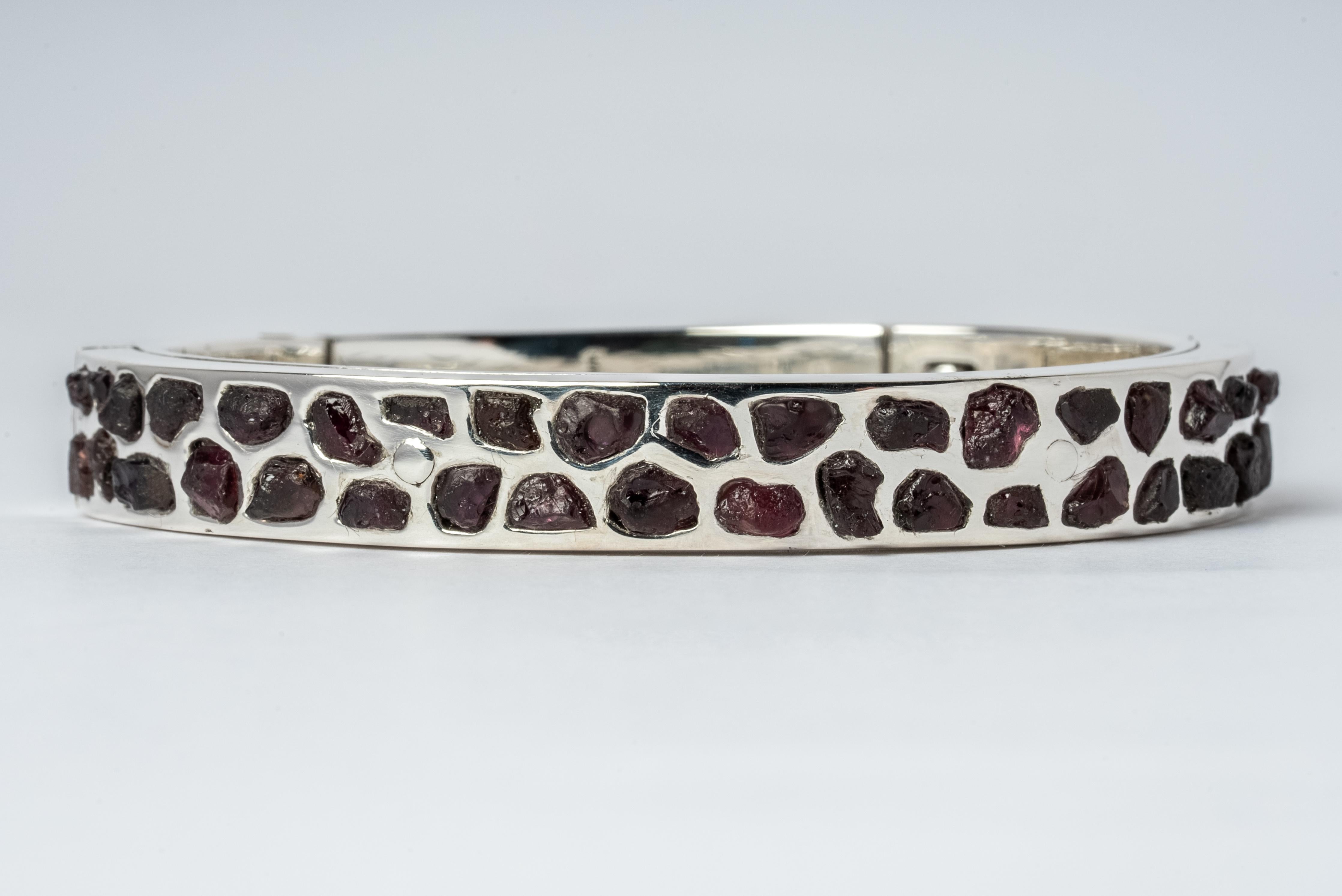 Sistema bracelet in sterling silver and slabs of rough sapphire. The 