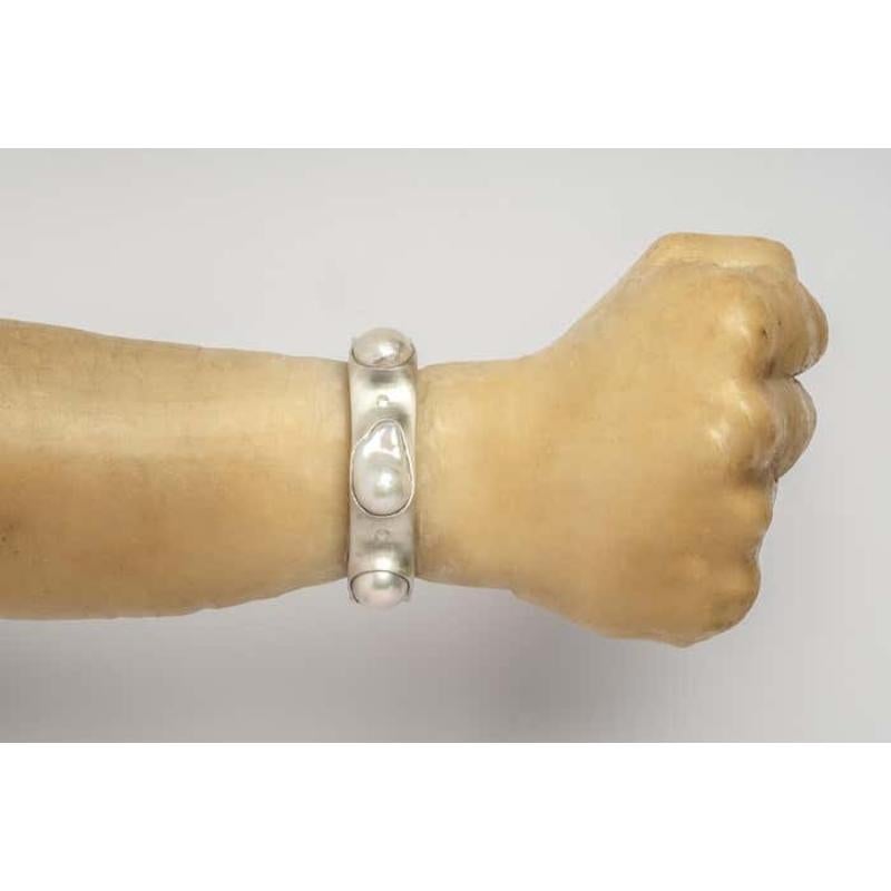 Sistema-Armband v2 (Terrestrial Surfaced, 3-weiße Perle, 17 mm, MA+WPRL) im Zustand „Neu“ im Angebot in Hong Kong, Hong Kong Island