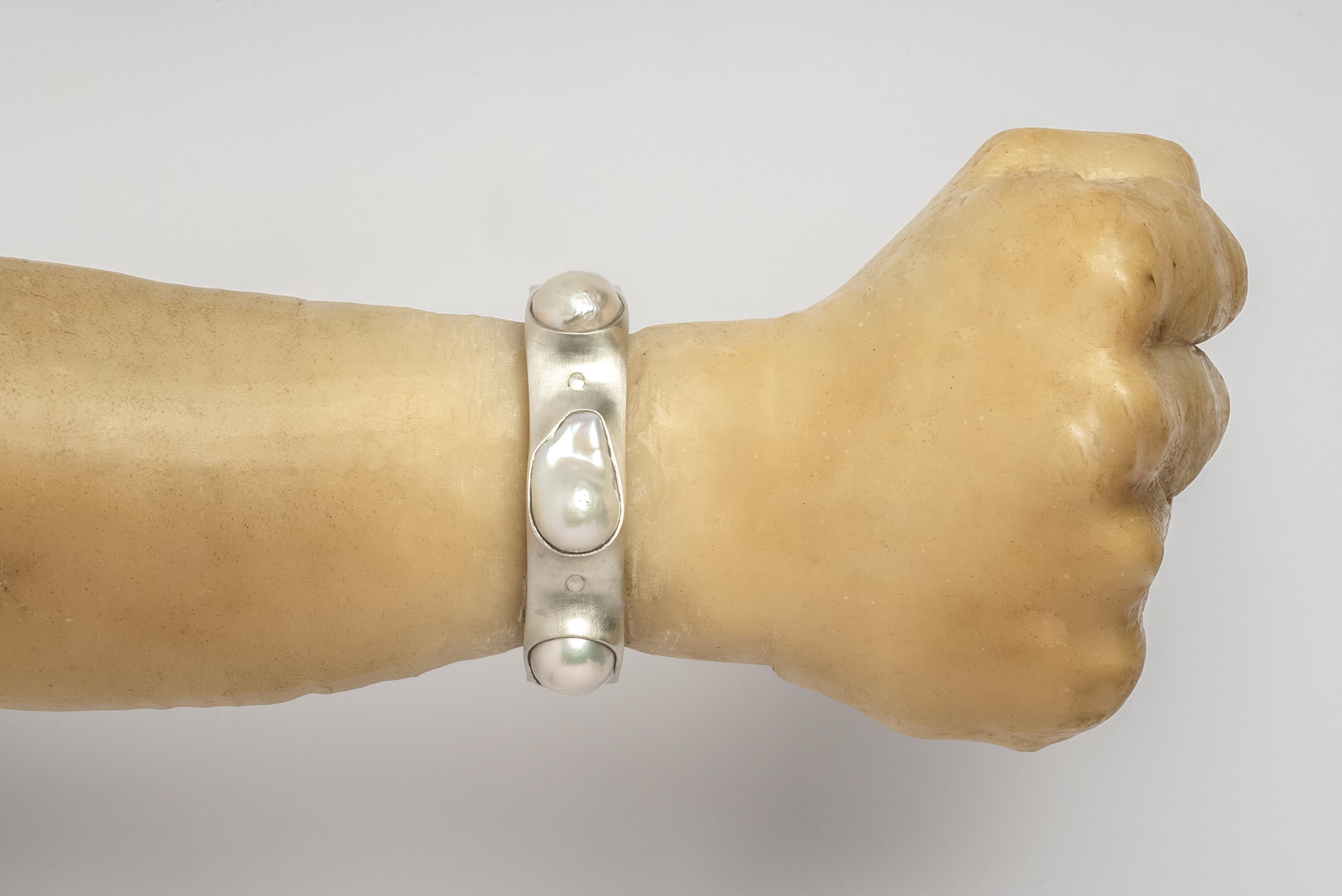 Sistema-Armband v2 (Terrestrial Surfaced, 3-weiße Perle, 17 mm, MA+WPRL) im Zustand „Neu“ im Angebot in PARIS, FR