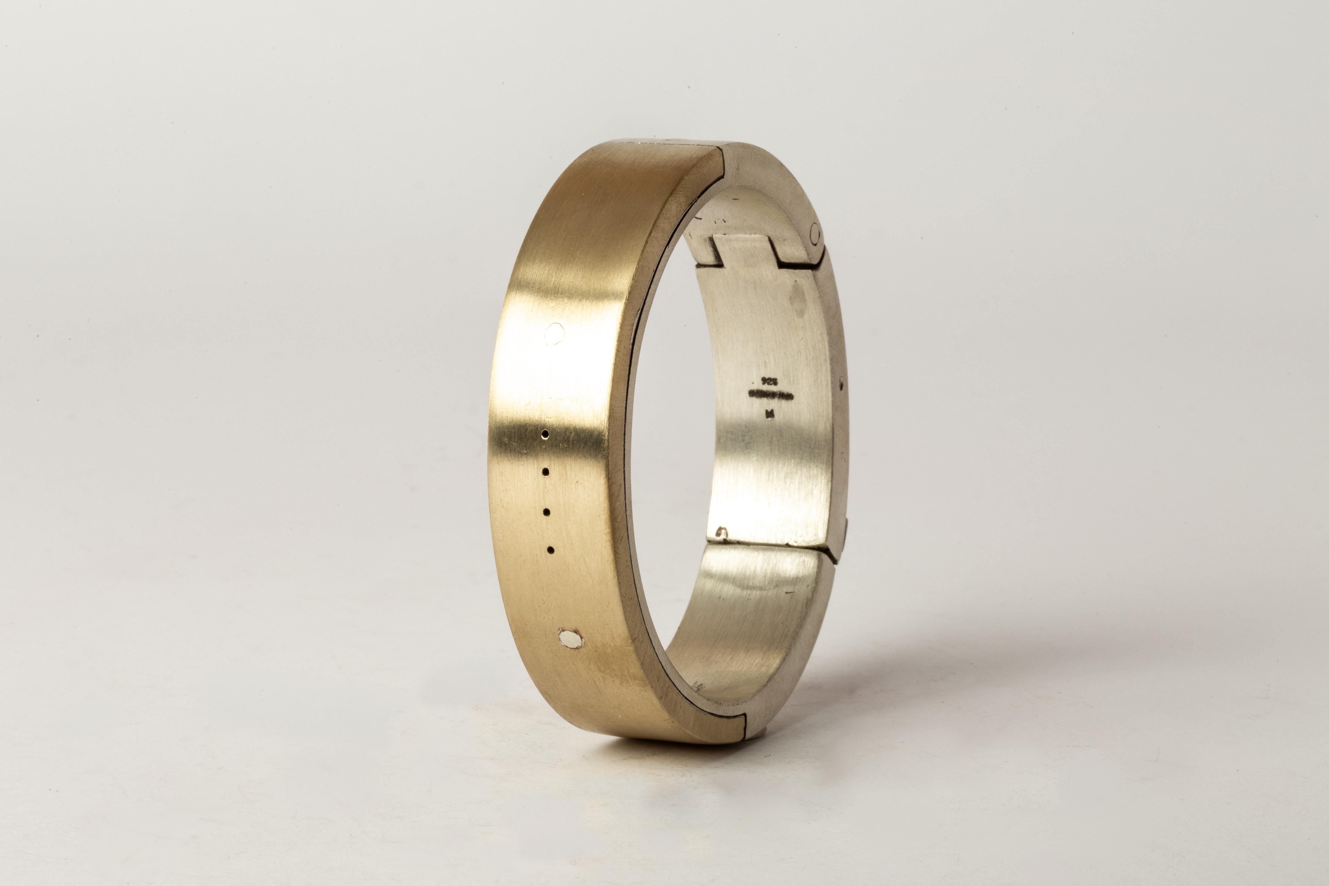 Bracelet in matte sterling silver and matte brass. The Sistema series is first family within Parts of Four. As a mode of creation it expresses the core principle of P/4 which is modularity. The 