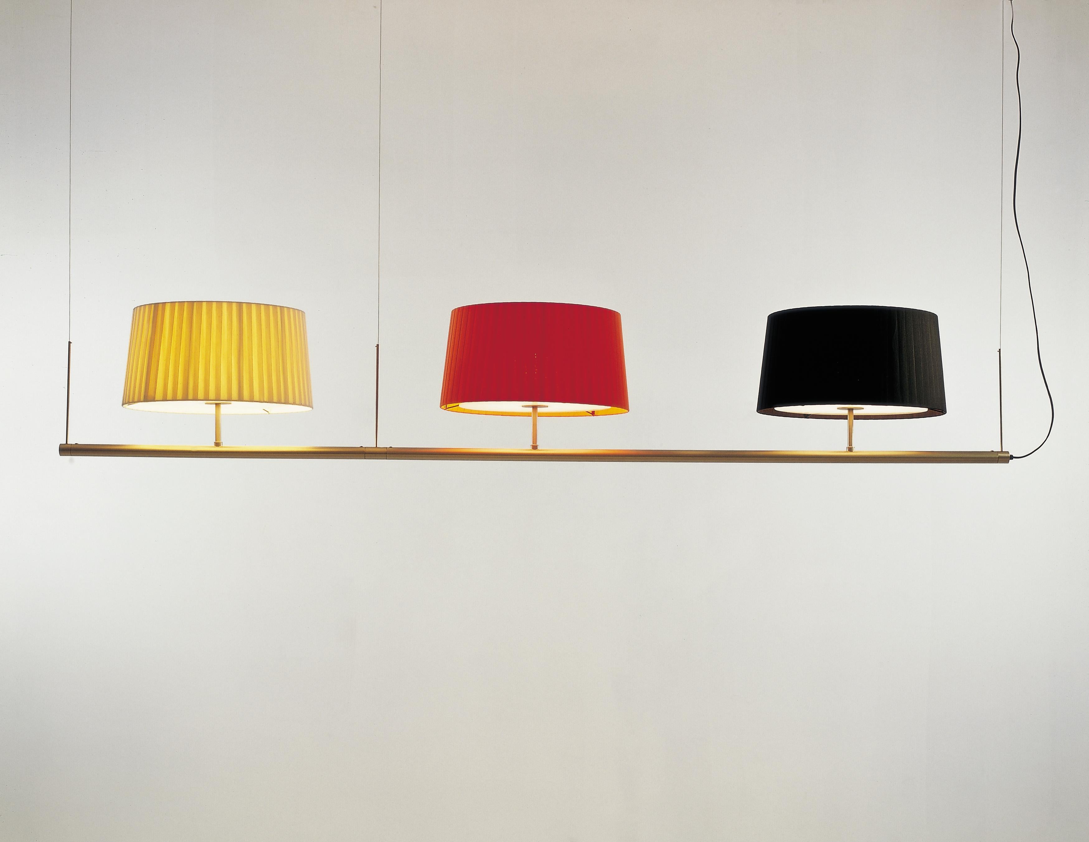 Sistema Gran Fonda pendant lamp I by Gabriel Ordeig Cole
Dimensions: D 45 x W 223 x H 35 cm
Materials: Metal, ribbon.
Lampshades: Mustard, Red and Black.
Available in other lampshade colors.
Available in multiple composition