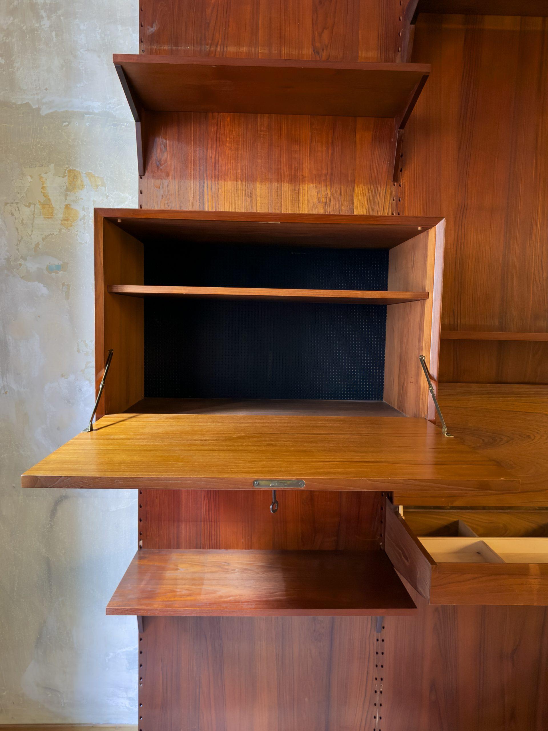 Metal “Sistema Reale” Modular Bookshelf by Poul Cadovius for Cado For Sale