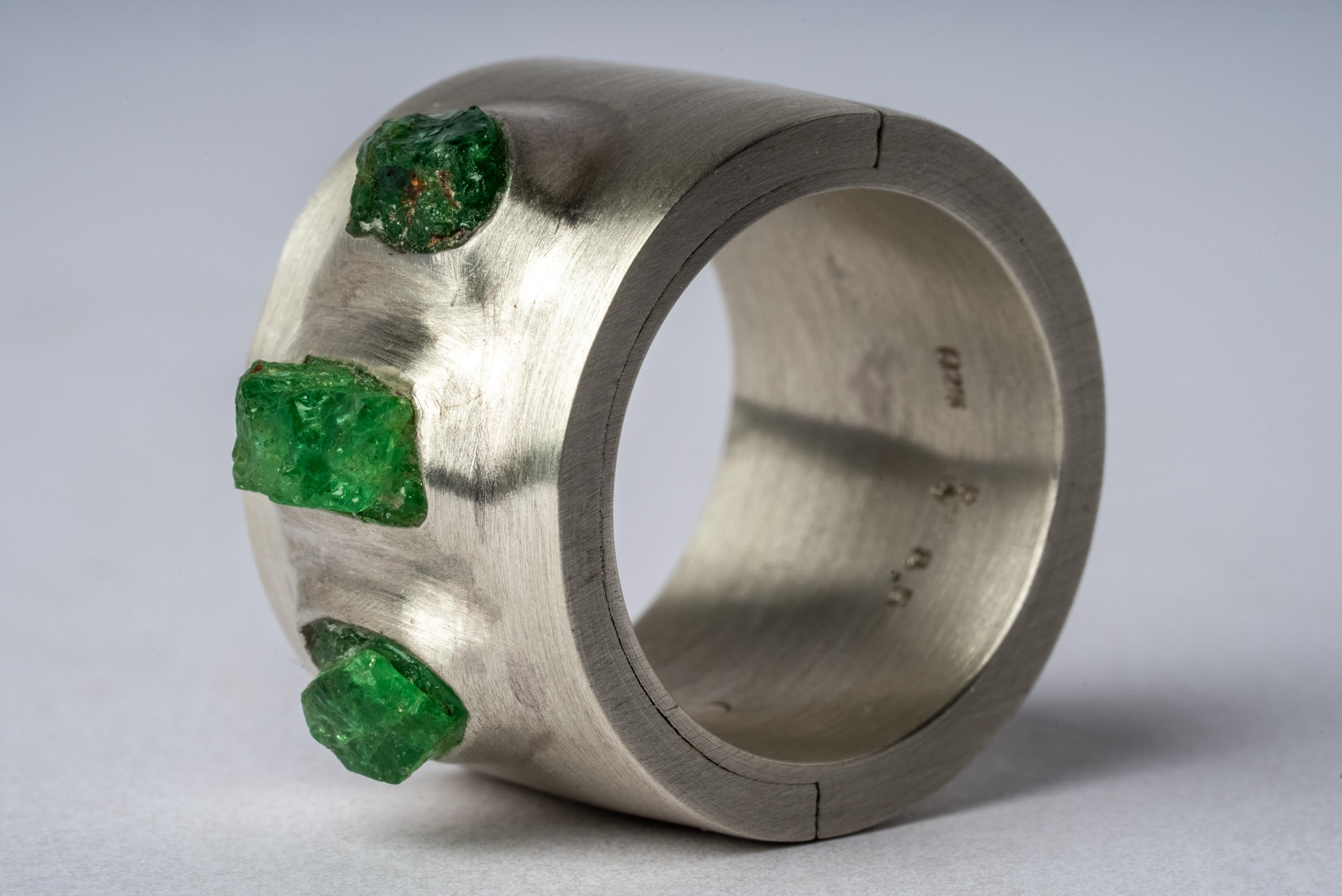 For Sale:  Sistema Ring (Terrestrial Surfaced, 3 Green Garnets, 17mm, MA+GAR) 3