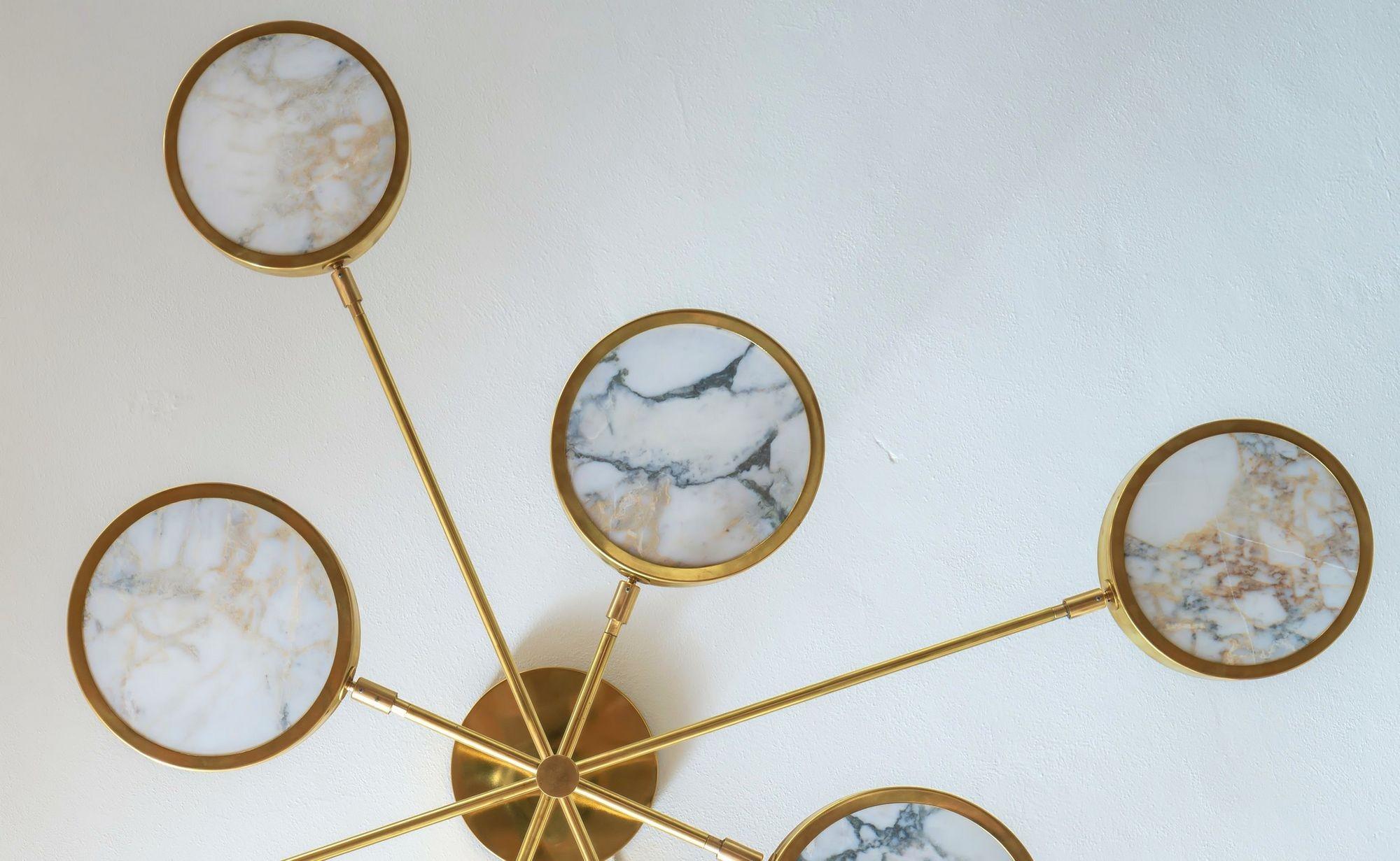 Lustre Sistema Solare design Piattelli, marbre doré et laiton Calacatta, 8 abat-jour en vente 6