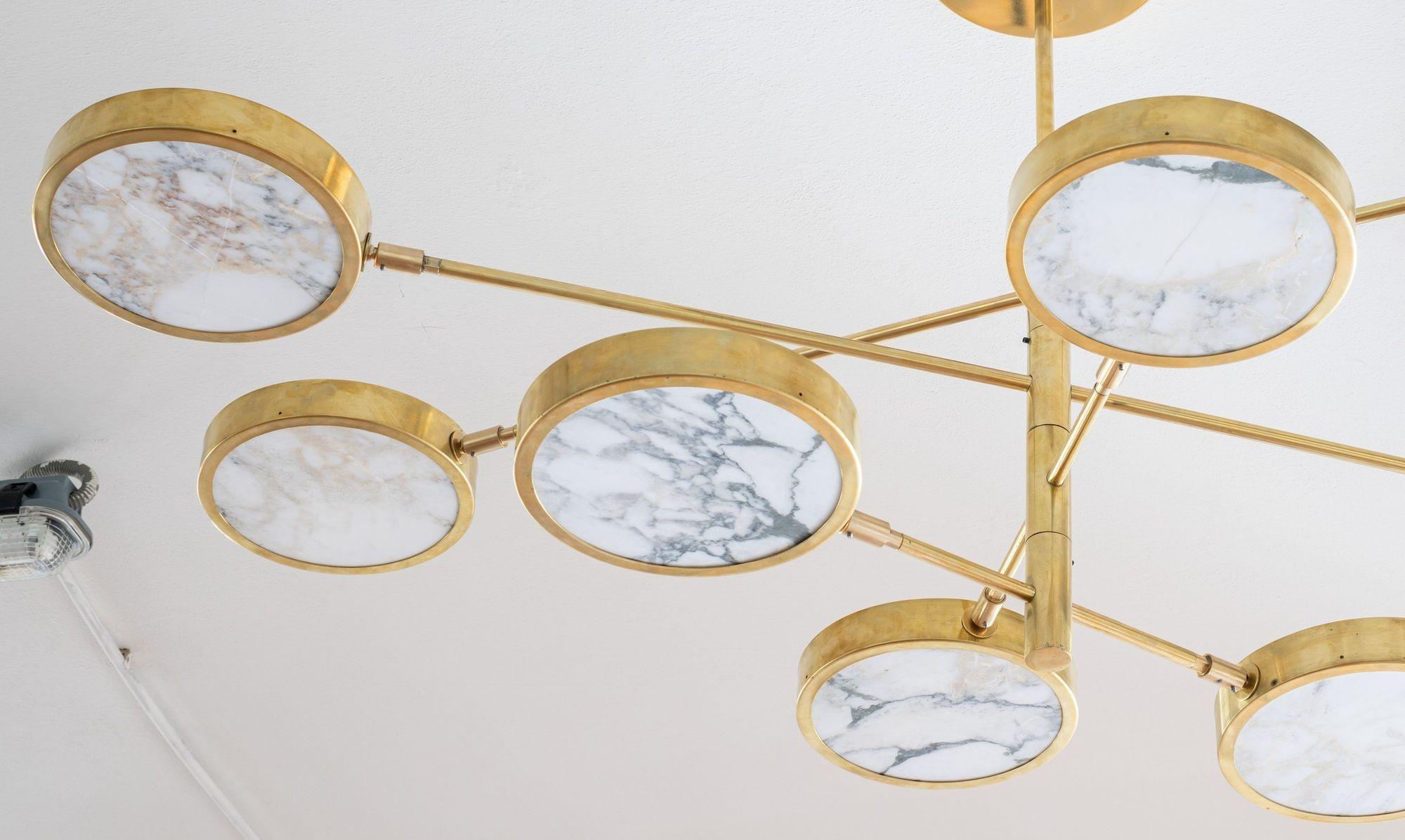 Lustre Sistema Solare design Piattelli, marbre doré et laiton Calacatta, 8 abat-jour en vente 8