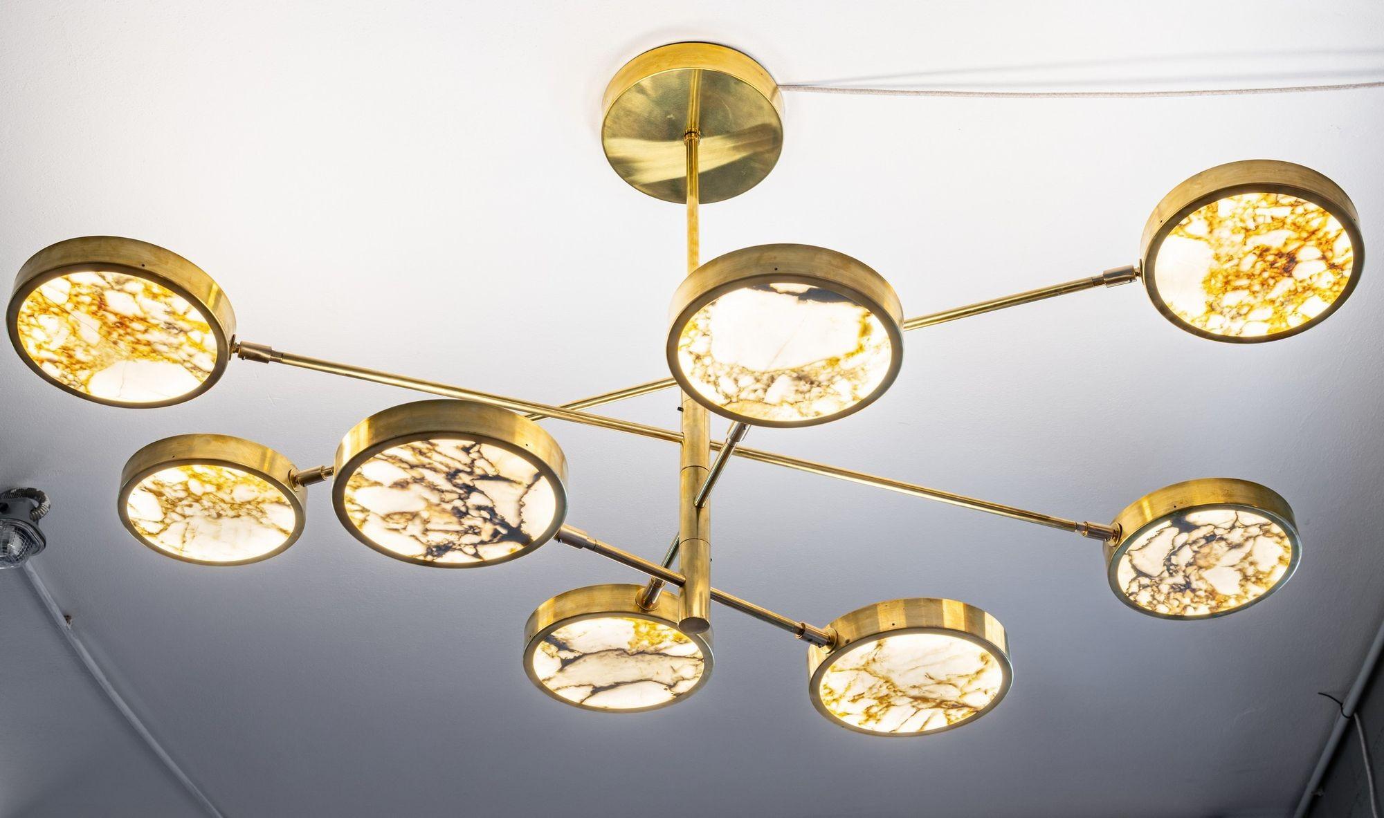 Mid-Century Modern Lustre Sistema Solare design Piattelli, marbre doré et laiton Calacatta, 8 abat-jour en vente