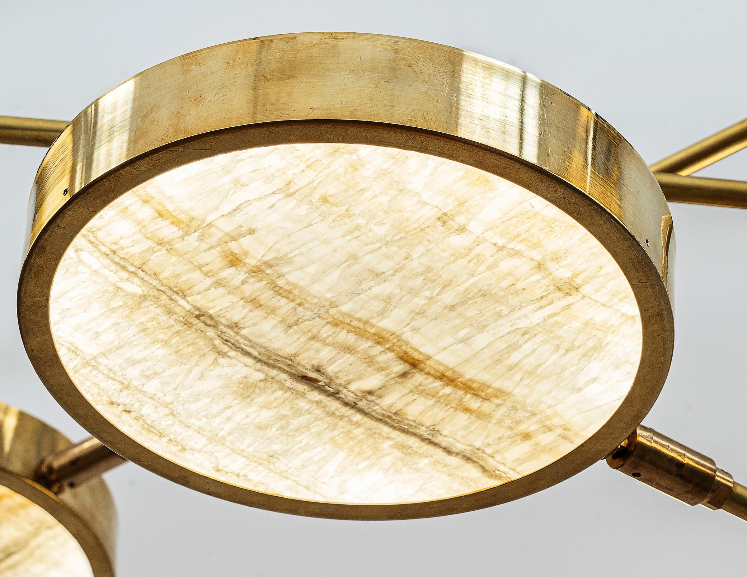 Lustre solaire Sistema, design Piattelli, onyx de couleur ivoire et laiton, 8 abat-jour en vente 2