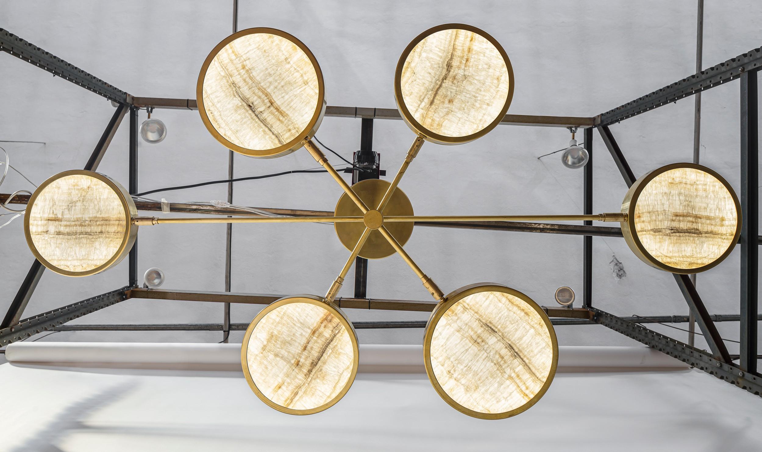 Italian Sistema Solare Chandelier, Piattelli Design, Ivory-toned Onyx and Brass, 6-shade For Sale
