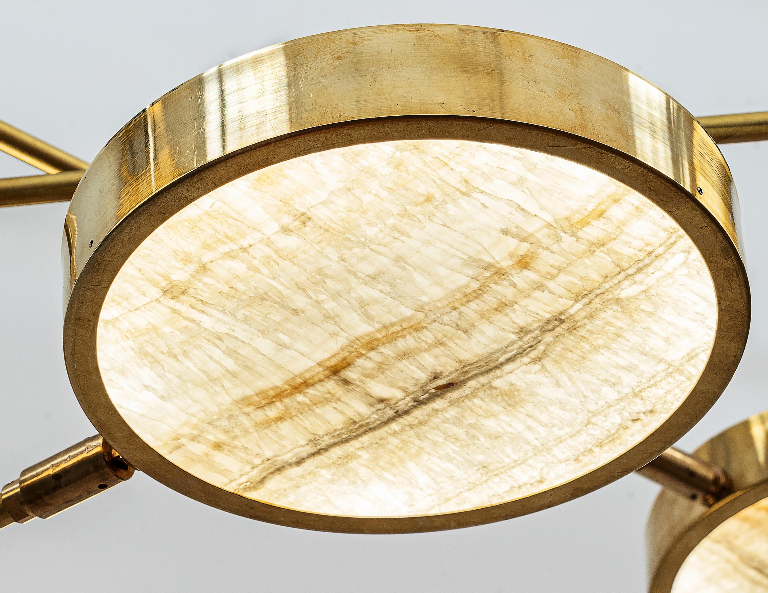 Lampadario Sistema Solare, Piattelli Design, Onice avorio e ottone, 6 paralumi In condizioni Nuovo in vendita a Tavarnelle val di Pesa, Florence