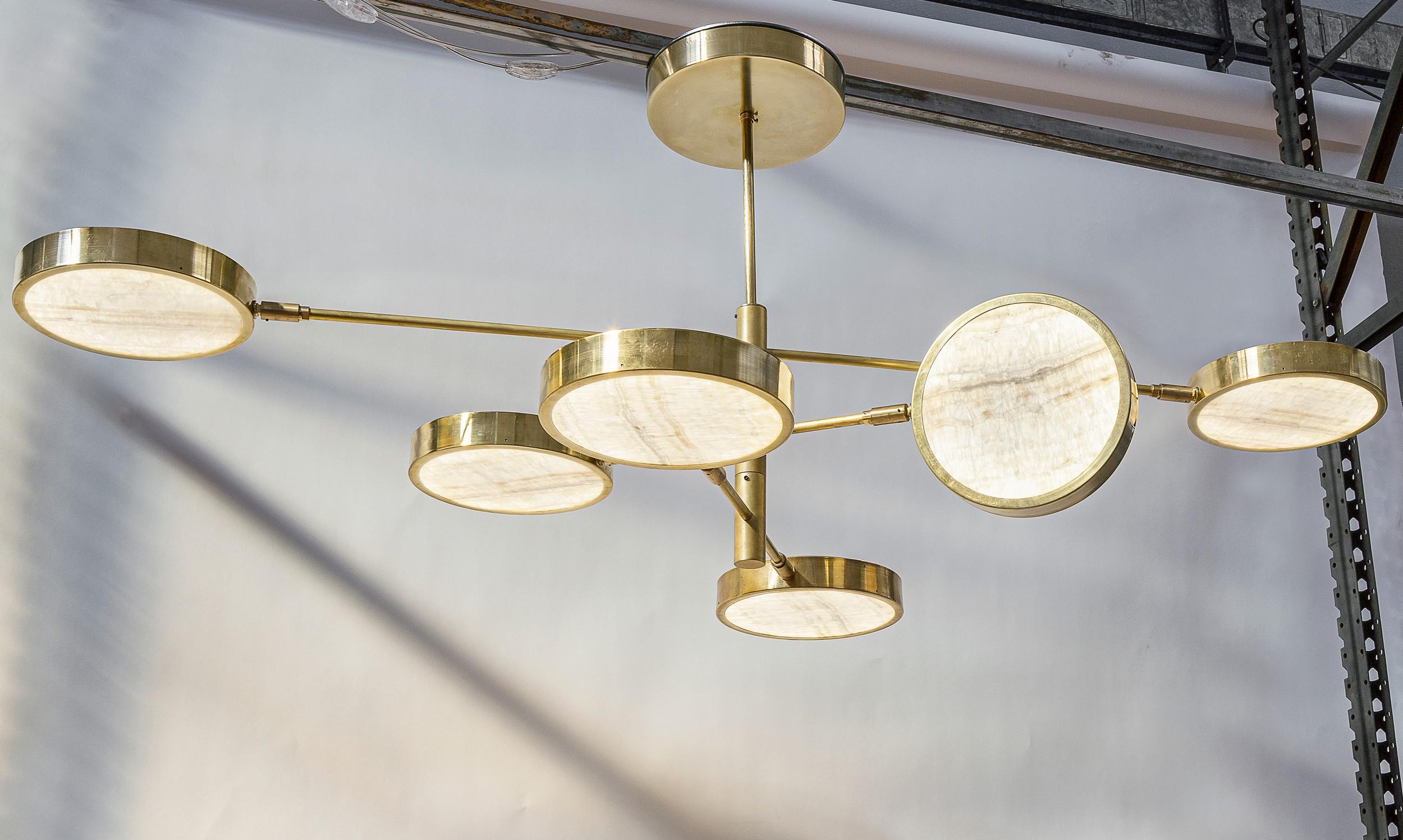 XXI secolo e contemporaneo Lampadario Sistema Solare, Piattelli Design, Onice avorio e ottone, 6 paralumi in vendita