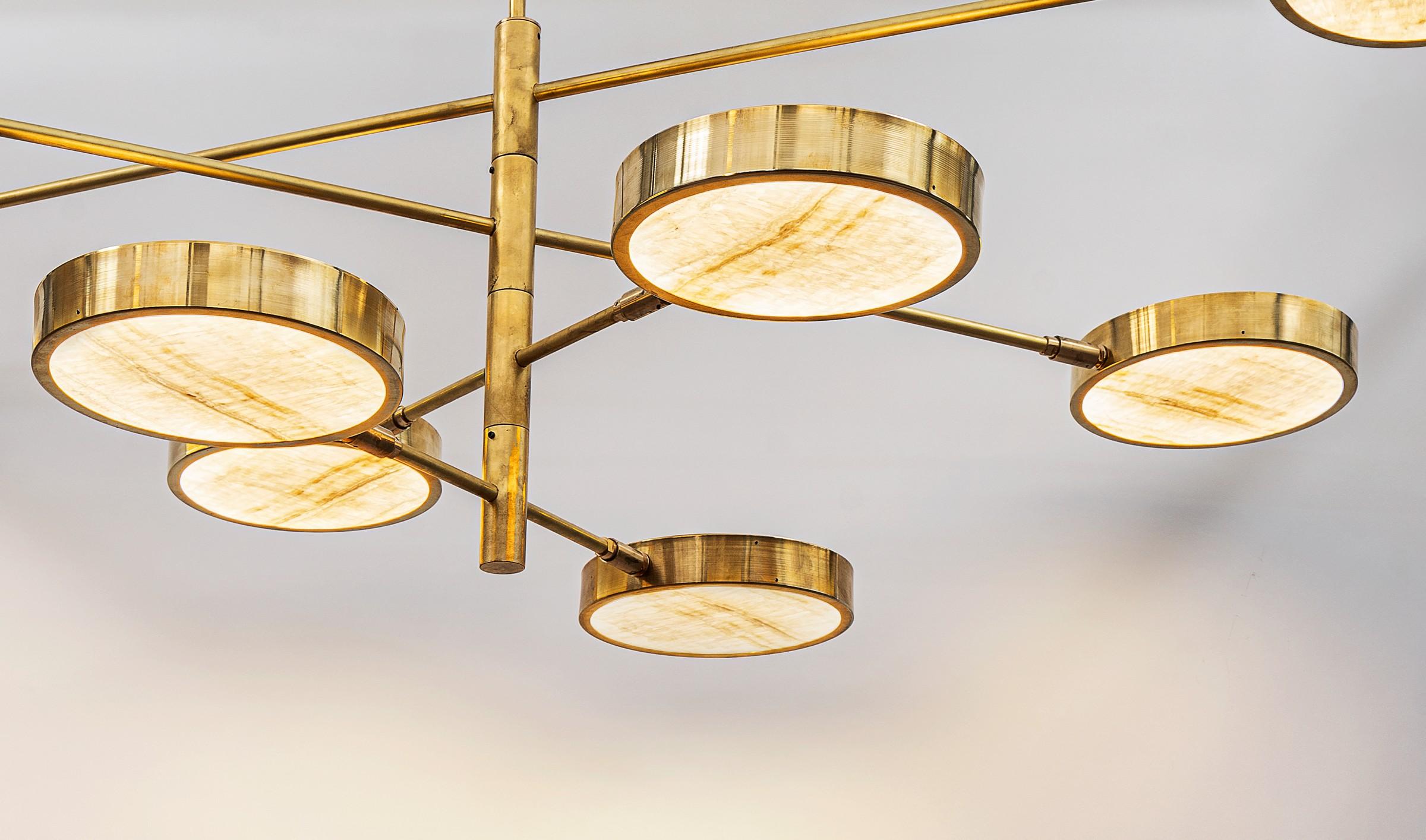 Contemporary Sistema Solare, Luxury Ivory Onyx and Brass 8 Rotating Orbitale Arms Chandelier For Sale