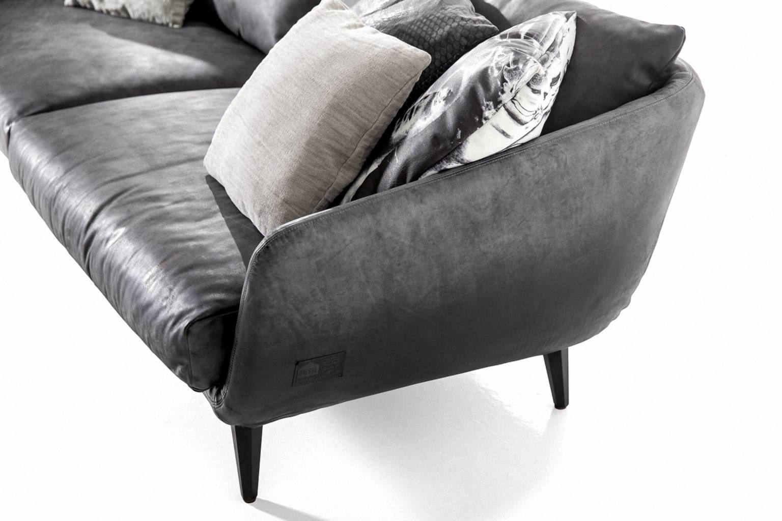 Dreisitziges Sofa 