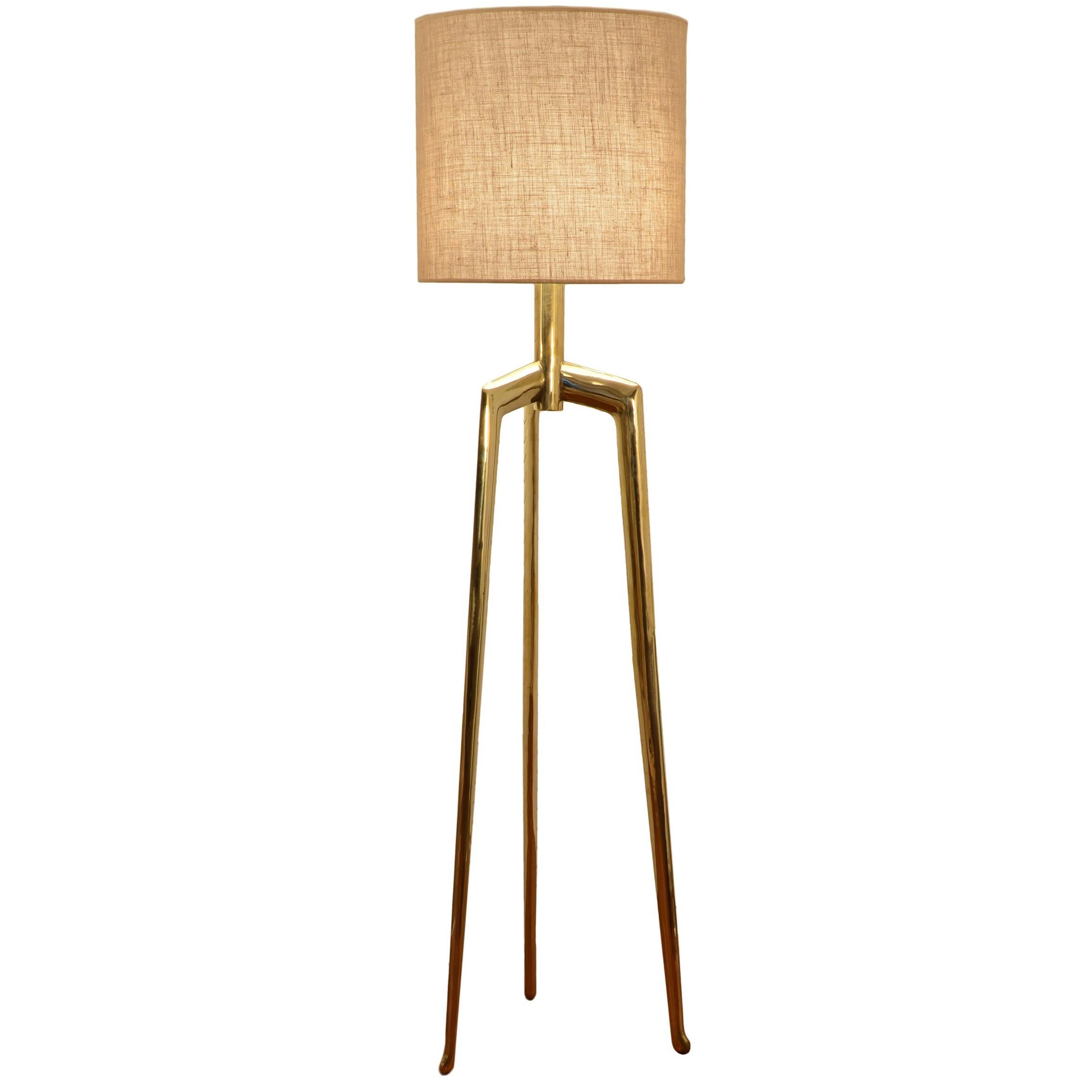 Brazilian contemporary floor lamp made of cast bronze For Sale