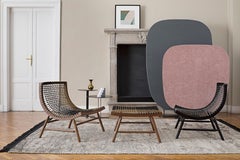 Silla Sitar con puf de estructura negra mate y asiento gris y negro by Enzo Berti