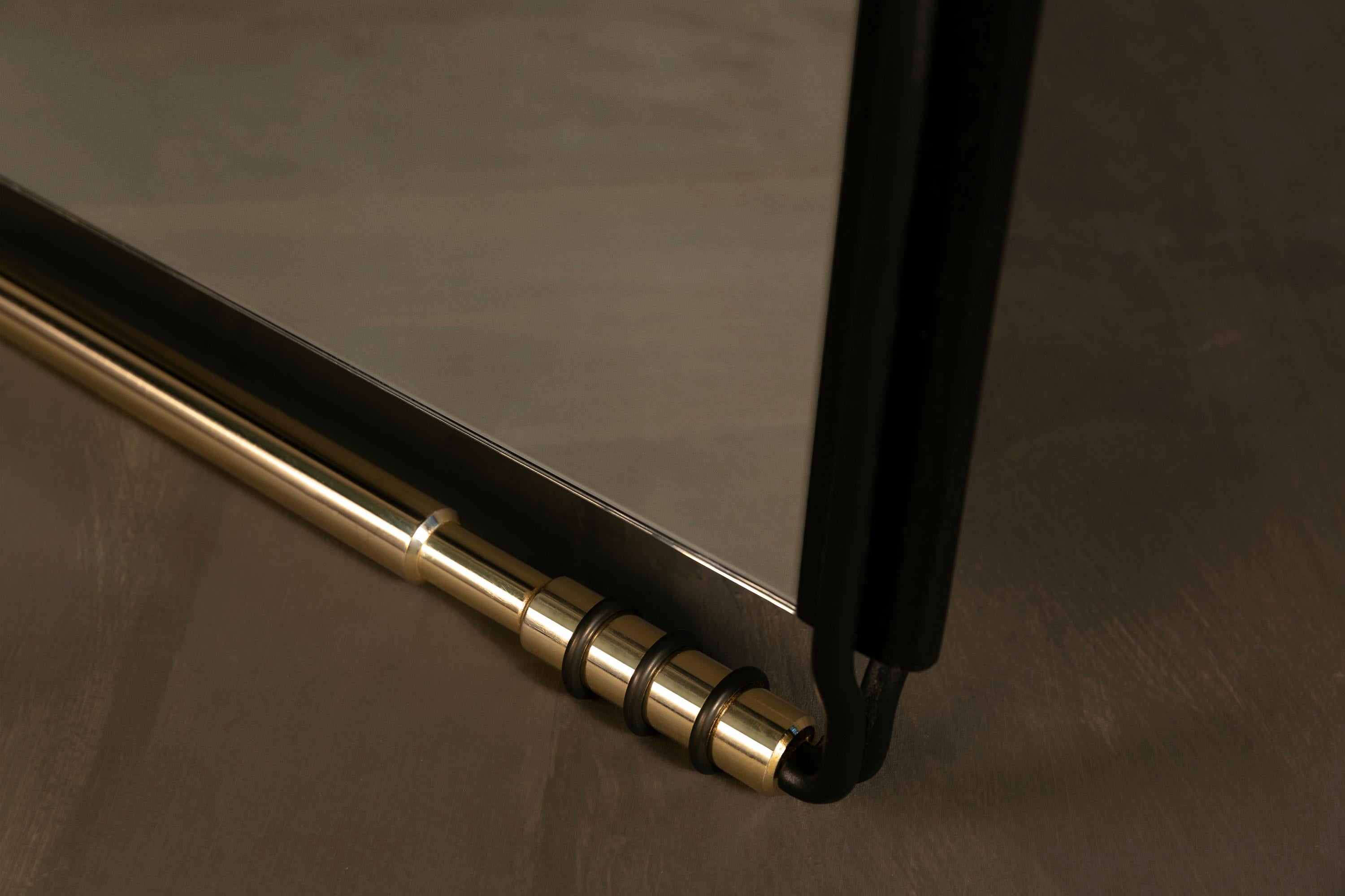 Espejo de pie Sitiera en madera maciza, bronce envejecido y espejo envejecido by Estudio Andean en venta 1