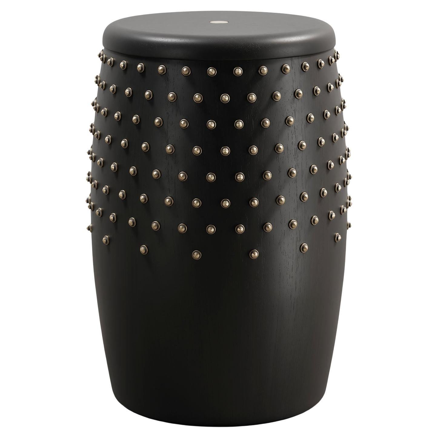 Sitiera Hocker aus massivem Holz mit Akzenten aus Bronze von Estudio Andean im Angebot
