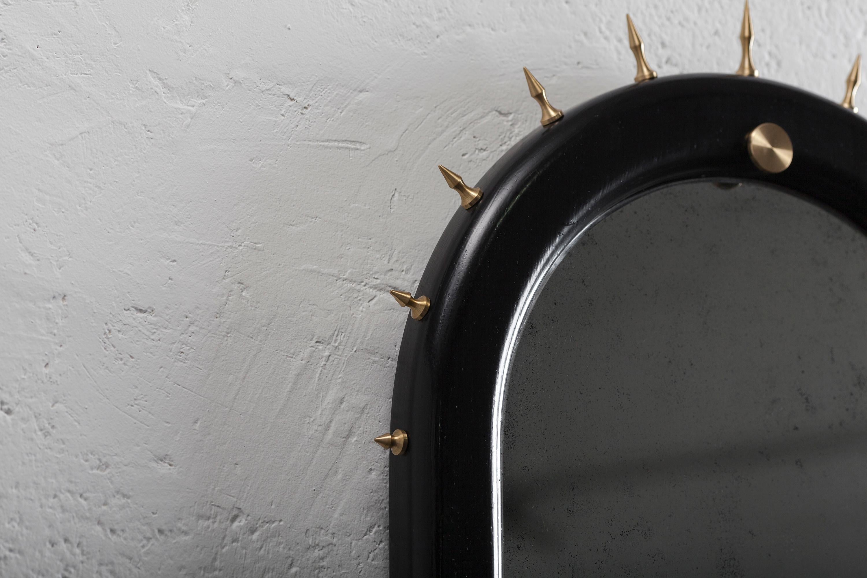 Autre Miroir mural Sitiera en Wood Wood massif, bronze vieilli et miroir vieilli par Estudio Andean en vente