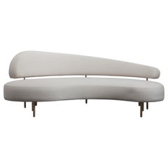 SITIERA_01 Elfenbeinfarbenes gepolstertes 3-Sitzer-Sofa aus Samt mit gealterten Bronzebeinen