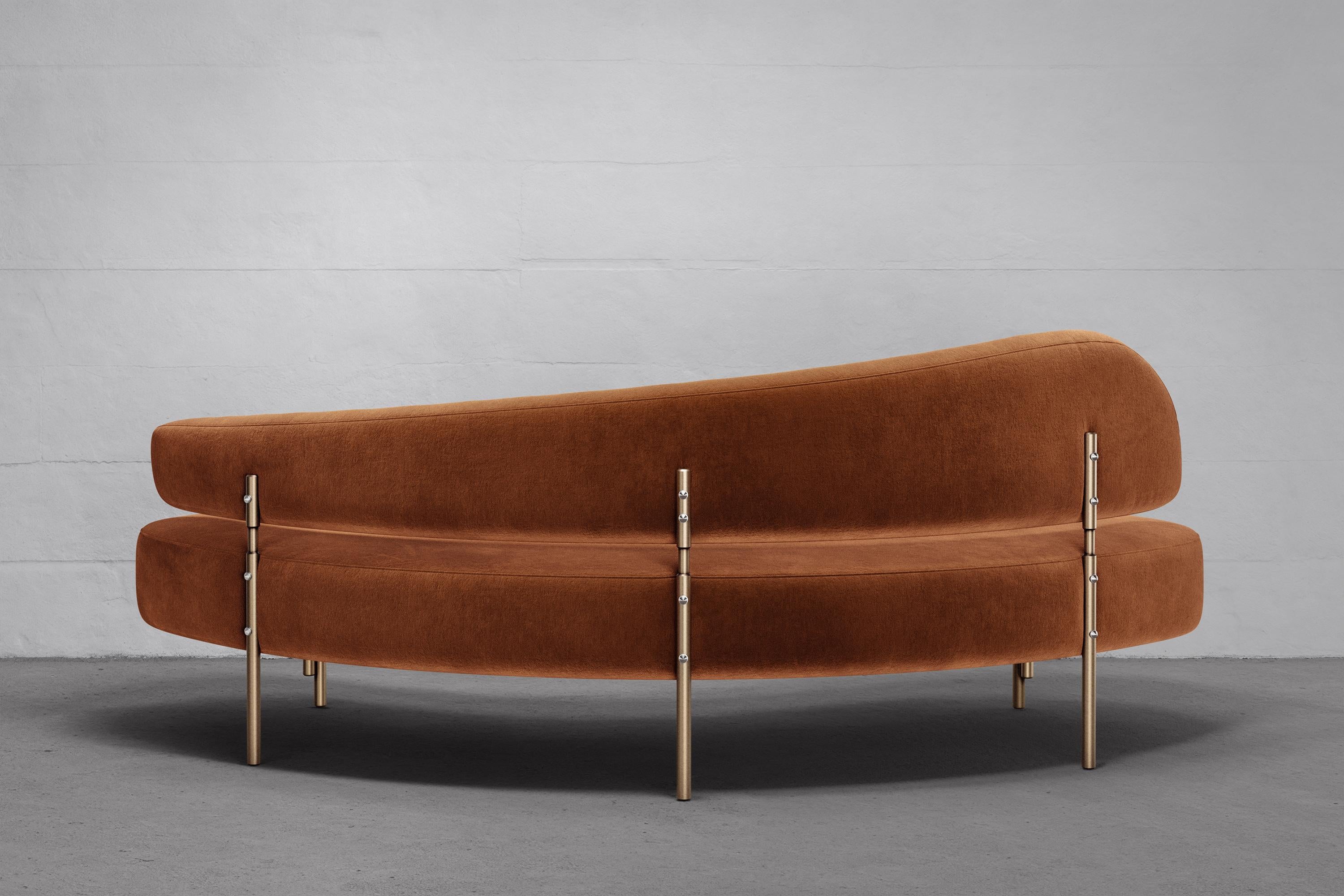 Modern SITIERA_01 Terracota Velvet Upholstered 3-seater Sofa with Aged Bronze Legs For Sale