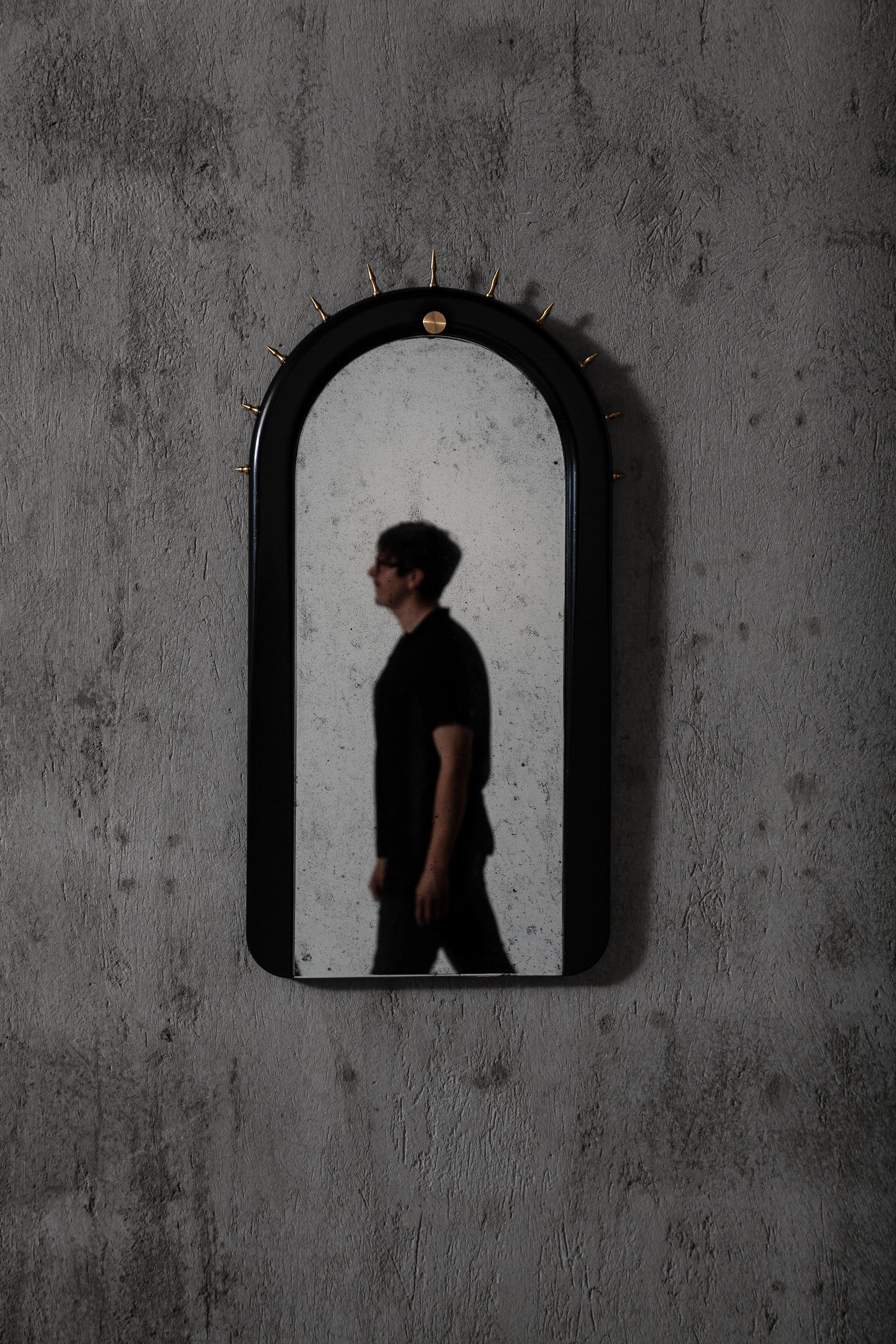 SITIERA_01 Wandspiegel aus Massivholz, Stahl und gealtertem Spiegel von ANDEAN, Vorrätig (Glas) im Angebot