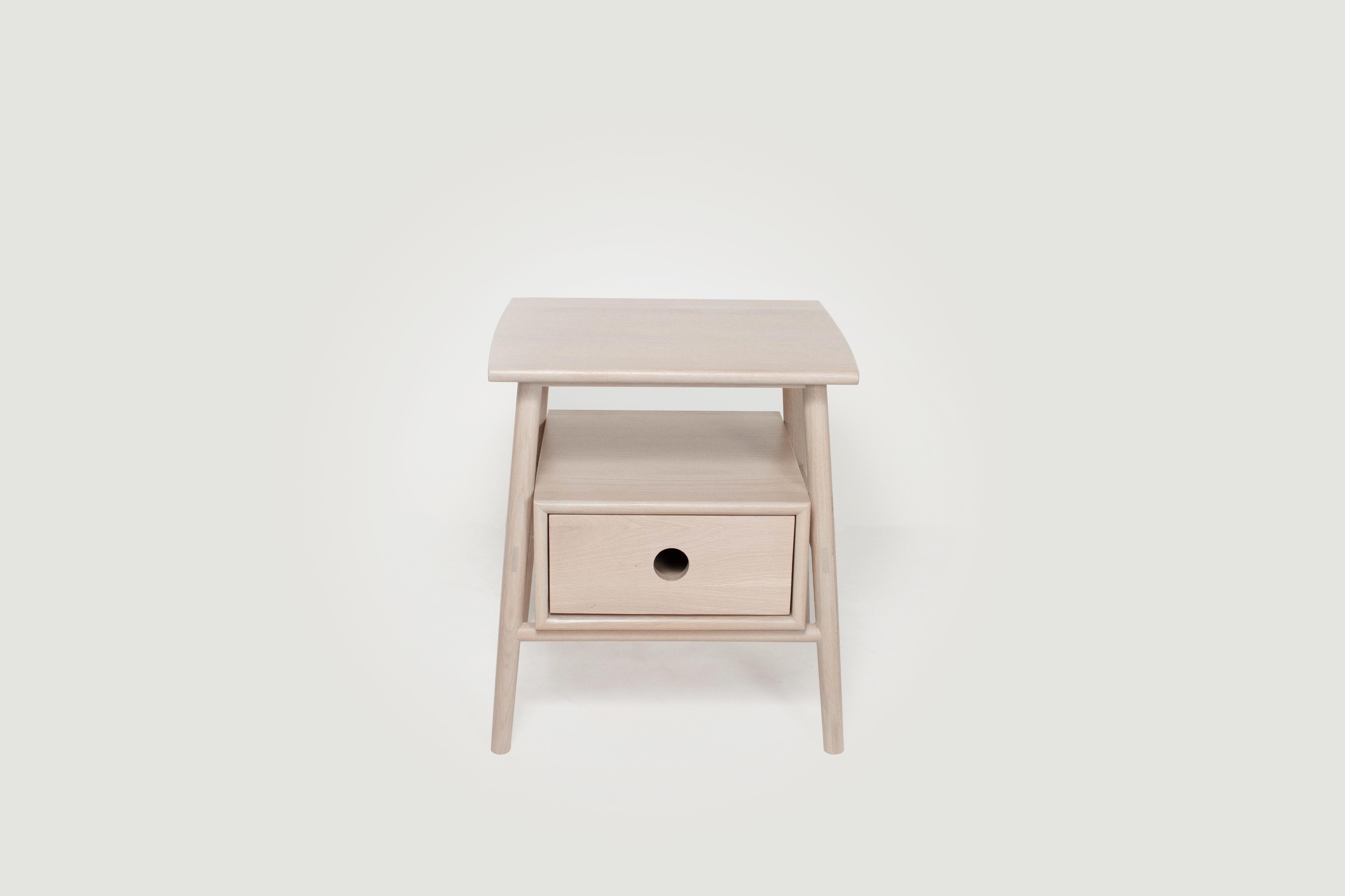 Tavolino Sitka di Sun at Six, Sienna, tavolino minimalista in Wood in vendita 1