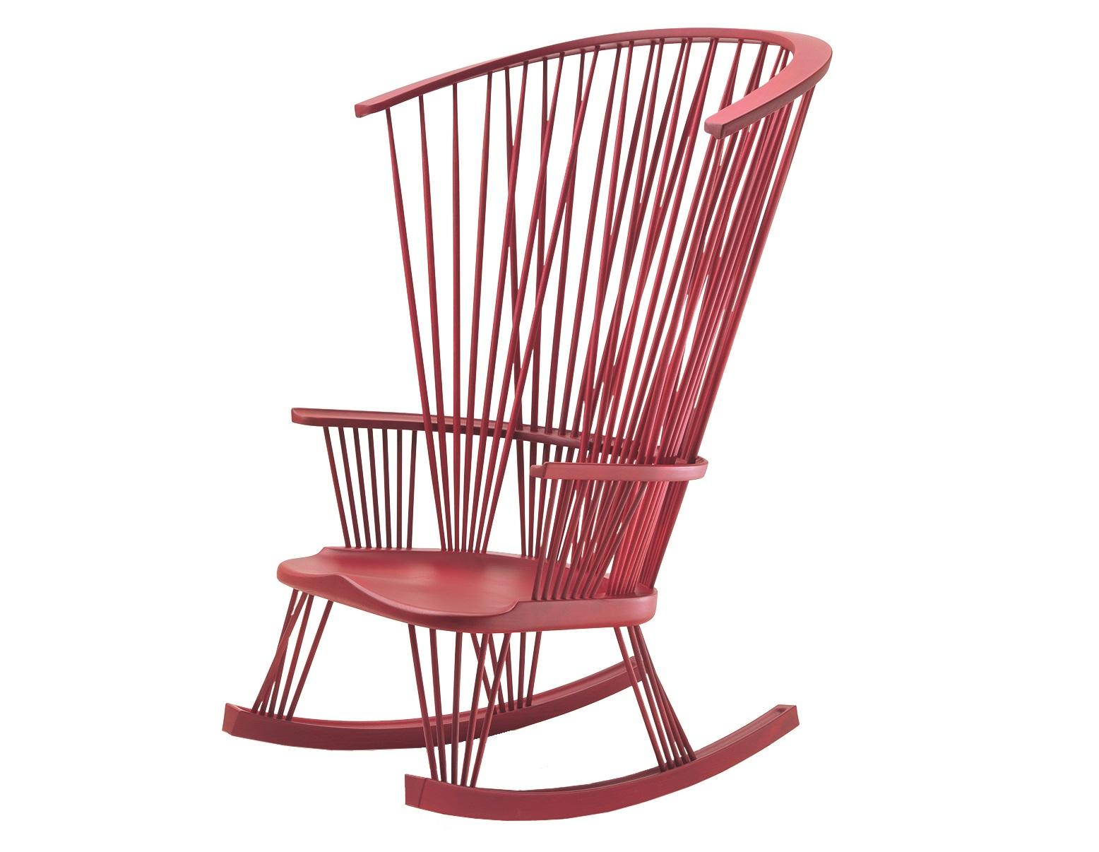 Laqué Fauteuil à bascule SITLALI rose fuchsia en bois massif avec tiges et laque en vente