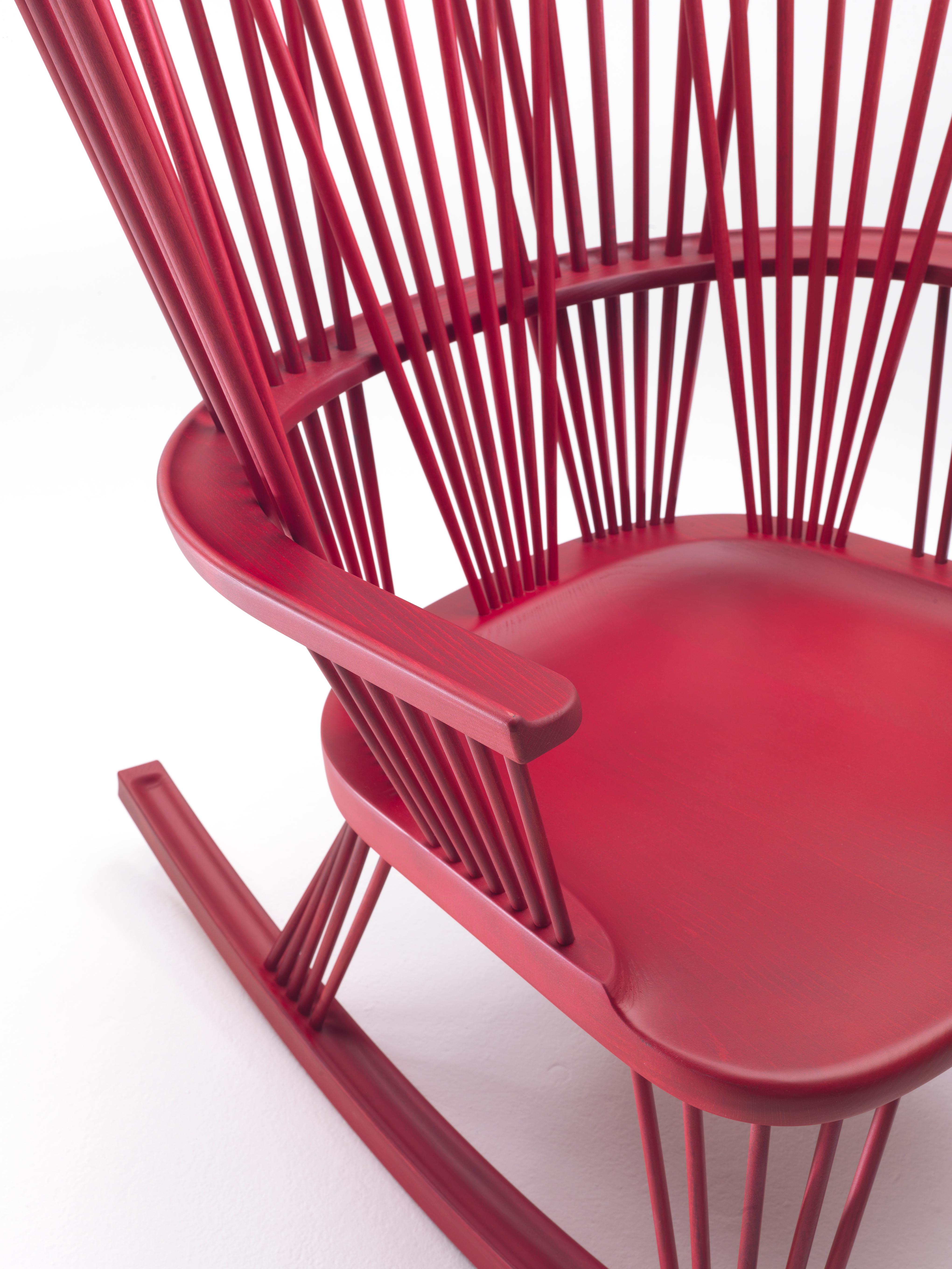 Sillón Balancín SITLALI Rosa Fucsia de Madera Maciza con Varillas y Lacado en venta 3