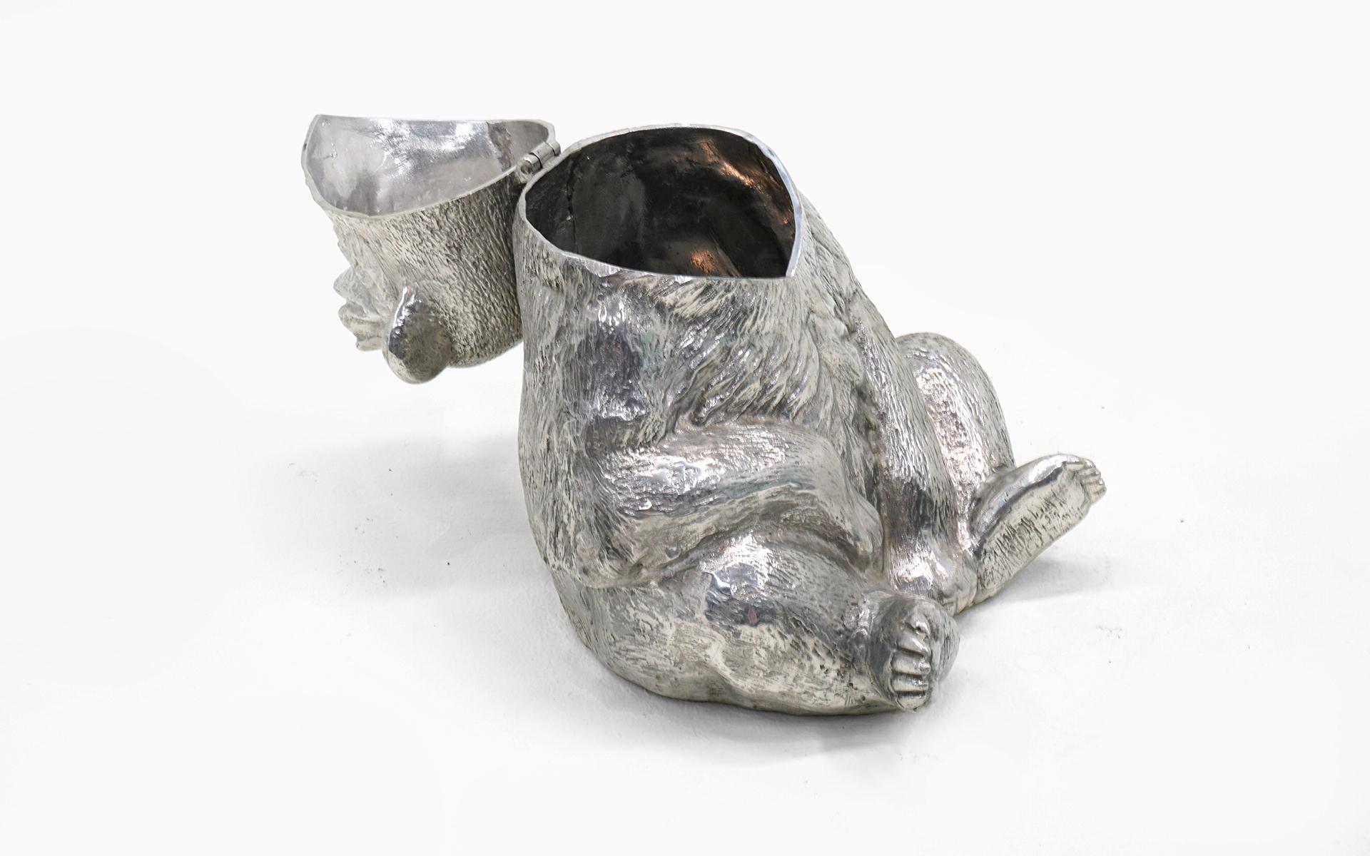 Cubitera / Enfriador de bebidas Oso Sentado. Aluminio fundido por Arthur Court. Firmado Moderno de mediados de siglo en venta