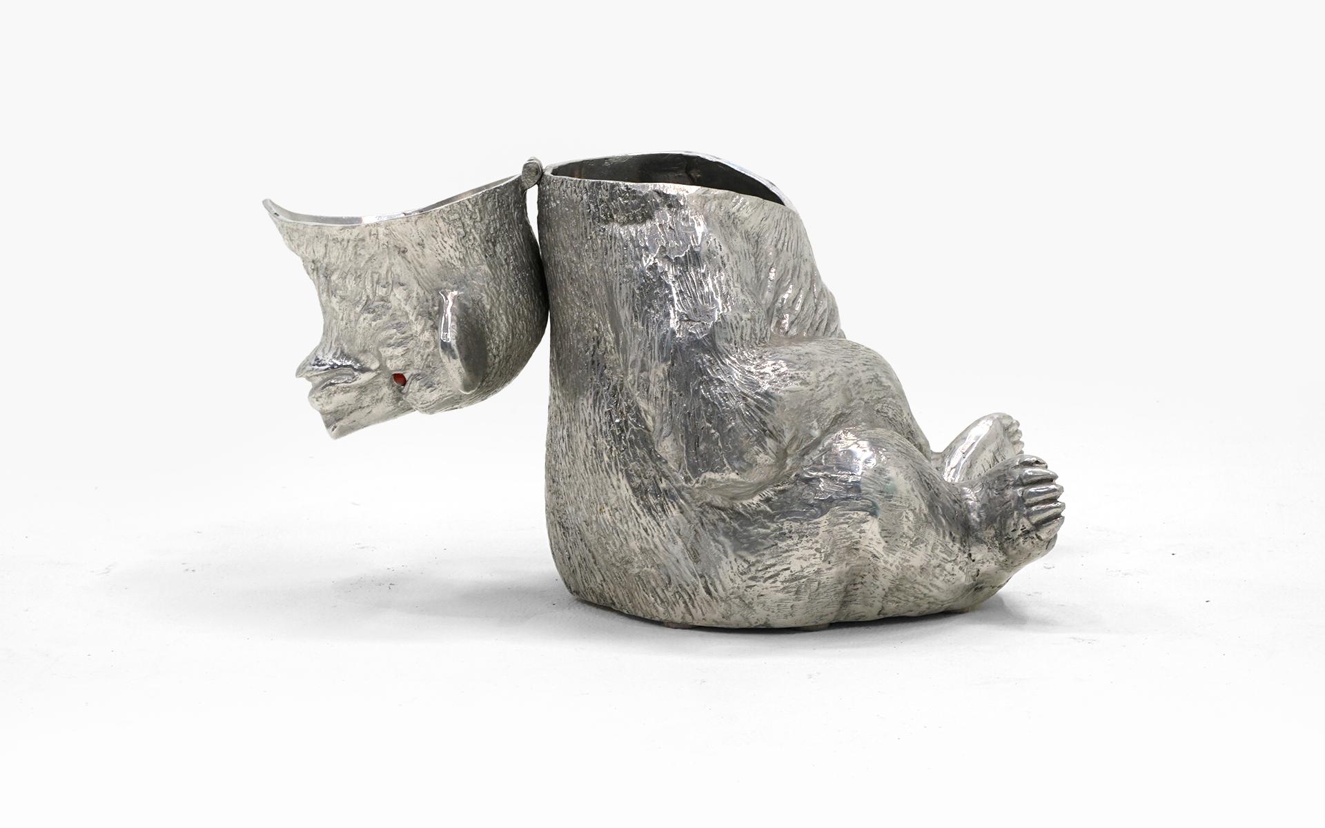 Cubitera / Enfriador de bebidas Oso Sentado. Aluminio fundido por Arthur Court. Firmado Estadounidense en venta