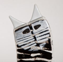 Sculpture en verre d'art de Maciej Habrat, 1990, chat noir et blanc assis
