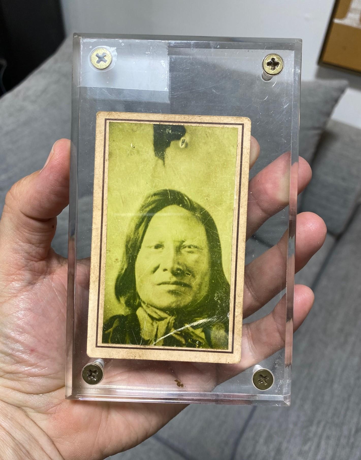 Sitting Bull, signierte Porträtfotografie der indianischen Ureinwohner Nord- und Südamerikas, Schrank Card im Angebot 5