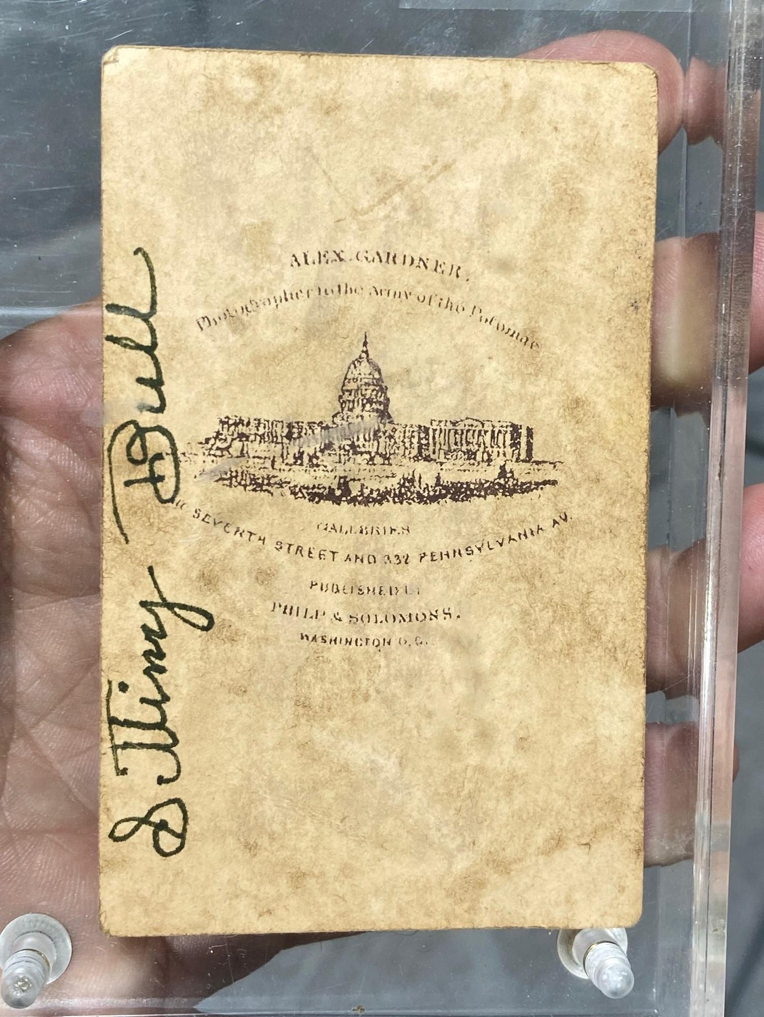 Sitting Bull, signierte Porträtfotografie der indianischen Ureinwohner Nord- und Südamerikas, Schrank Card im Angebot 7