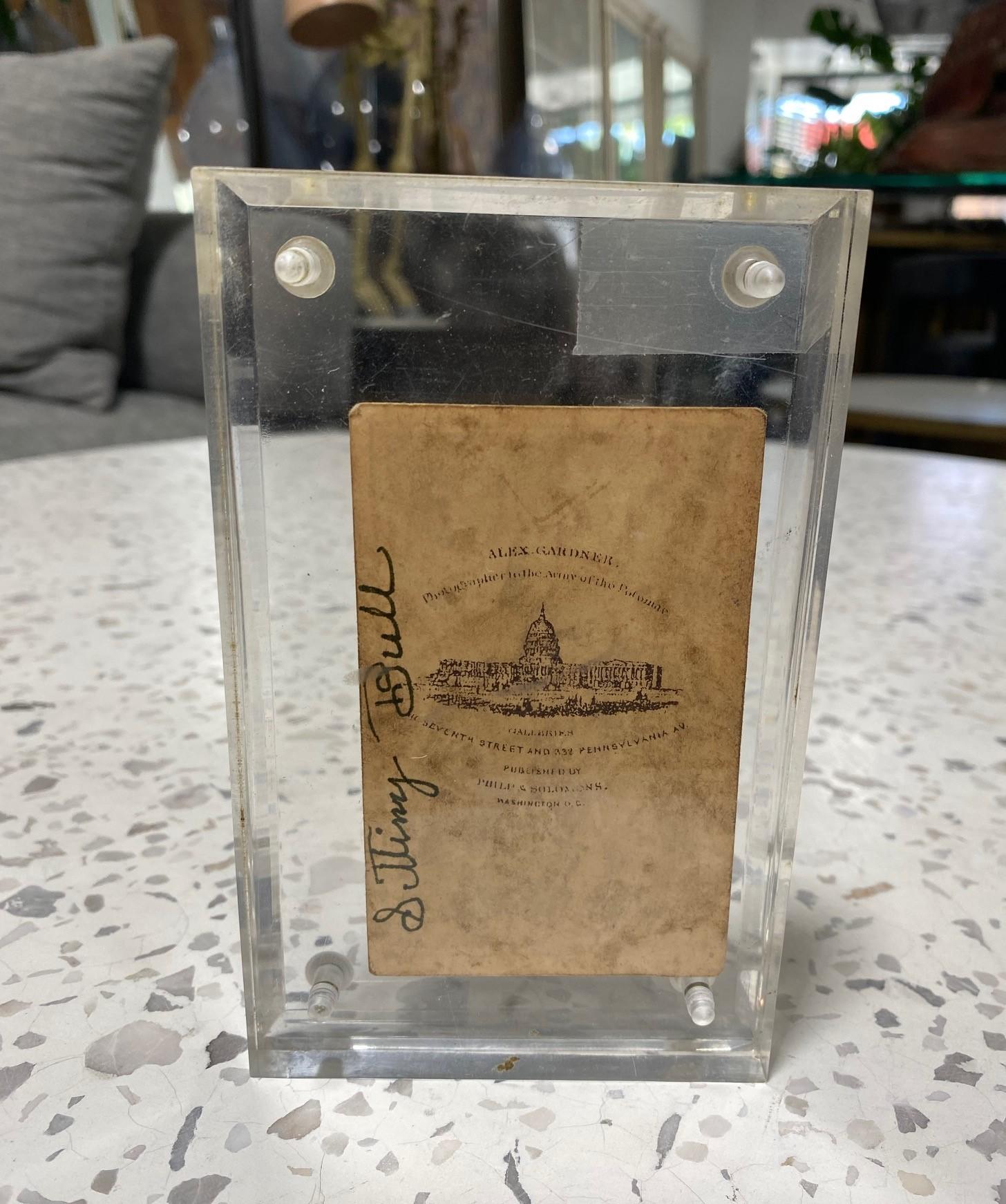 Sitting Bull, signierte Porträtfotografie der indianischen Ureinwohner Nord- und Südamerikas, Schrank Card (19. Jahrhundert) im Angebot