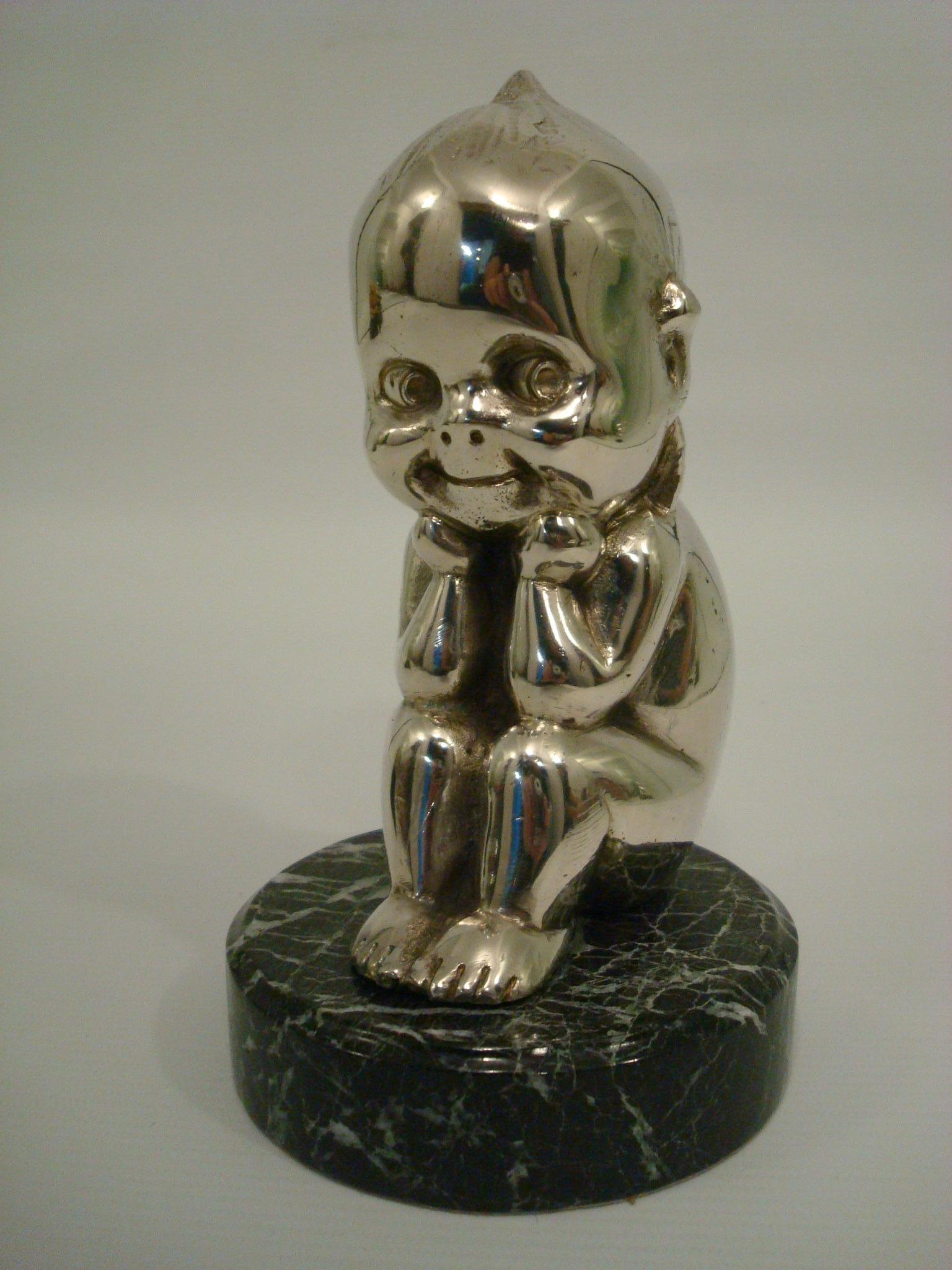 Kewpie Sentado o El Pensador, Adorno de Bronce Plateado para Capucha de Mascota de Coche, Años 1910 en venta 1