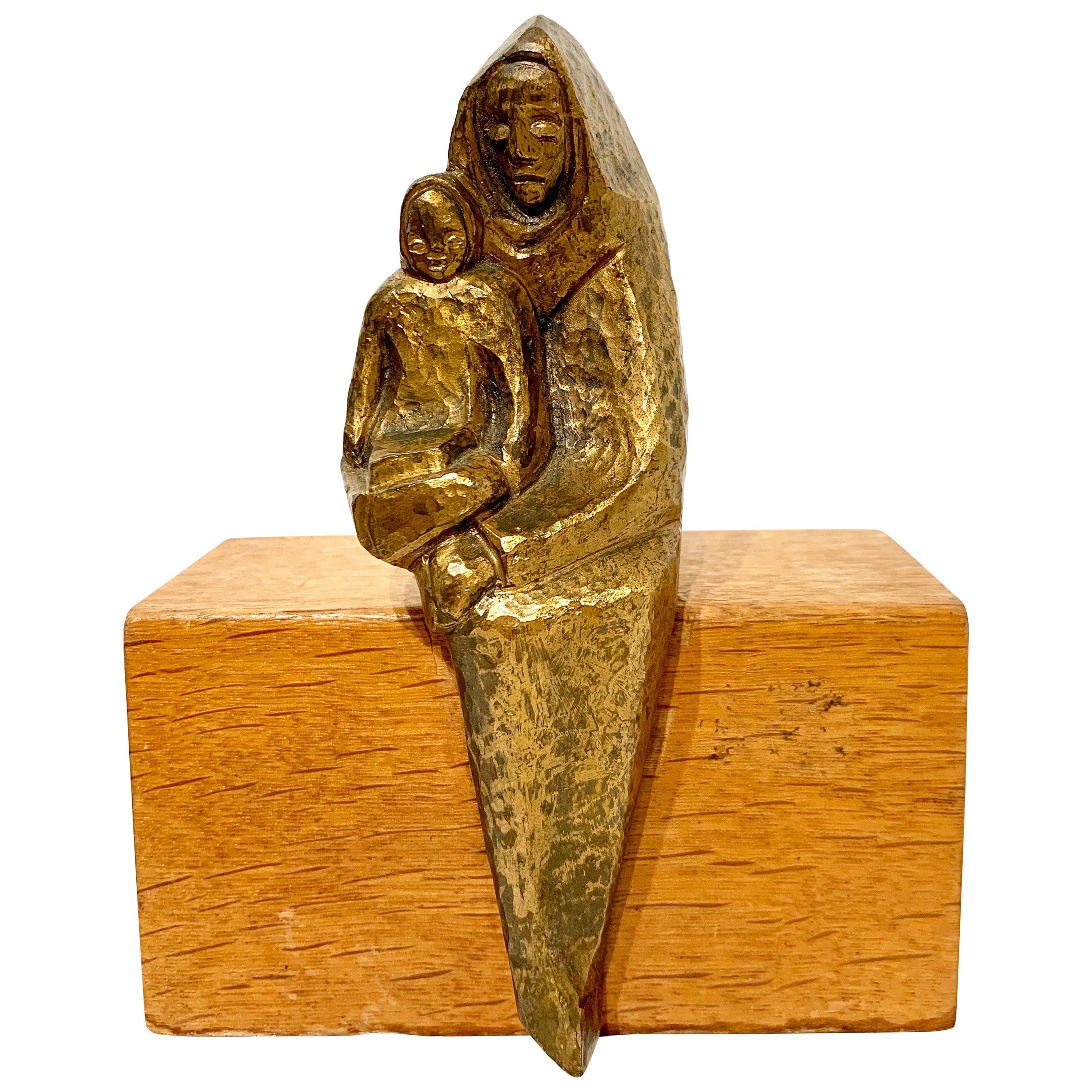 Sitzende Mutter und Kind-Skulptur aus Messing