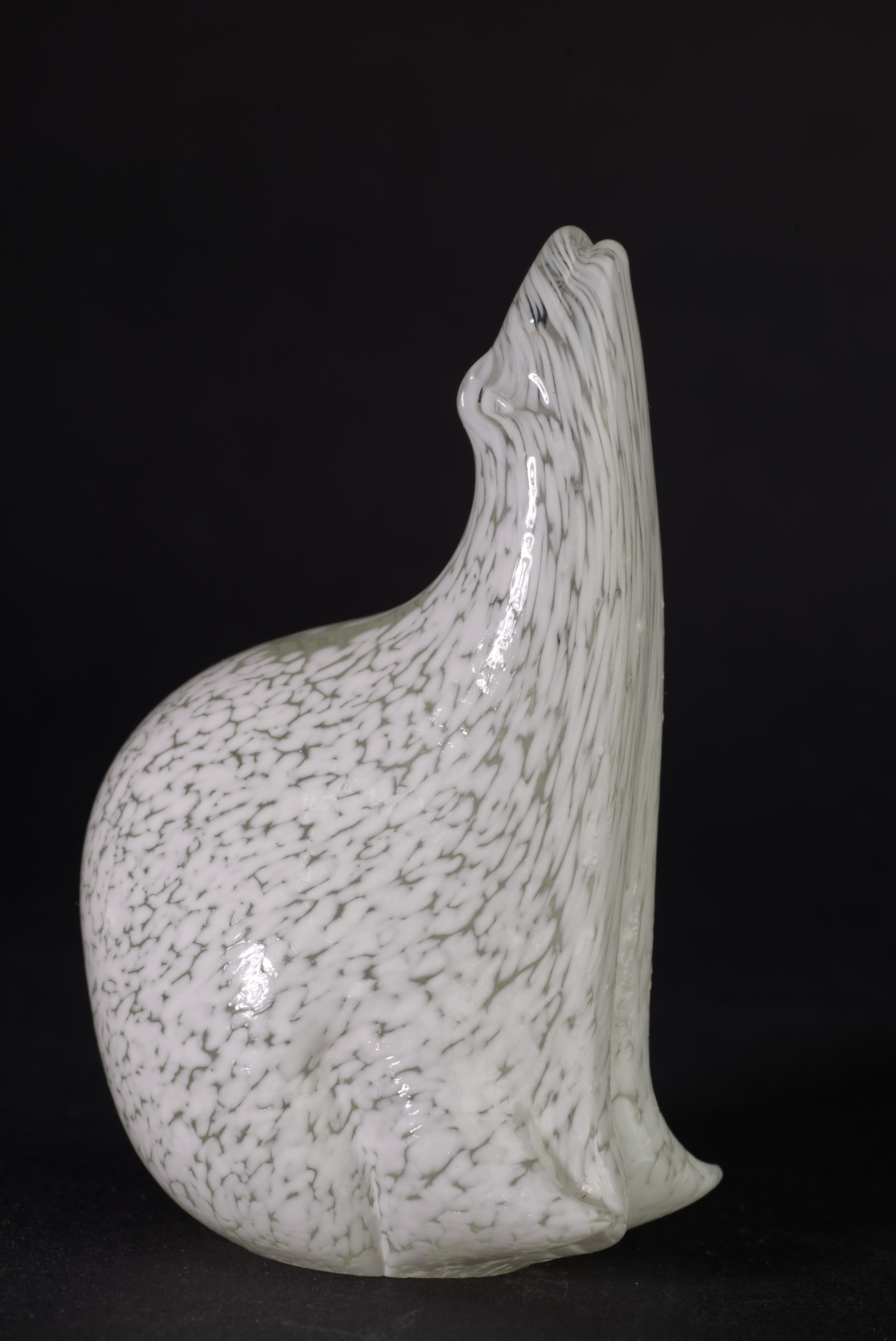 Presse-papiers d'art en verre blanc représentant un ours polaire assis, style scandinave moderne en vente 1