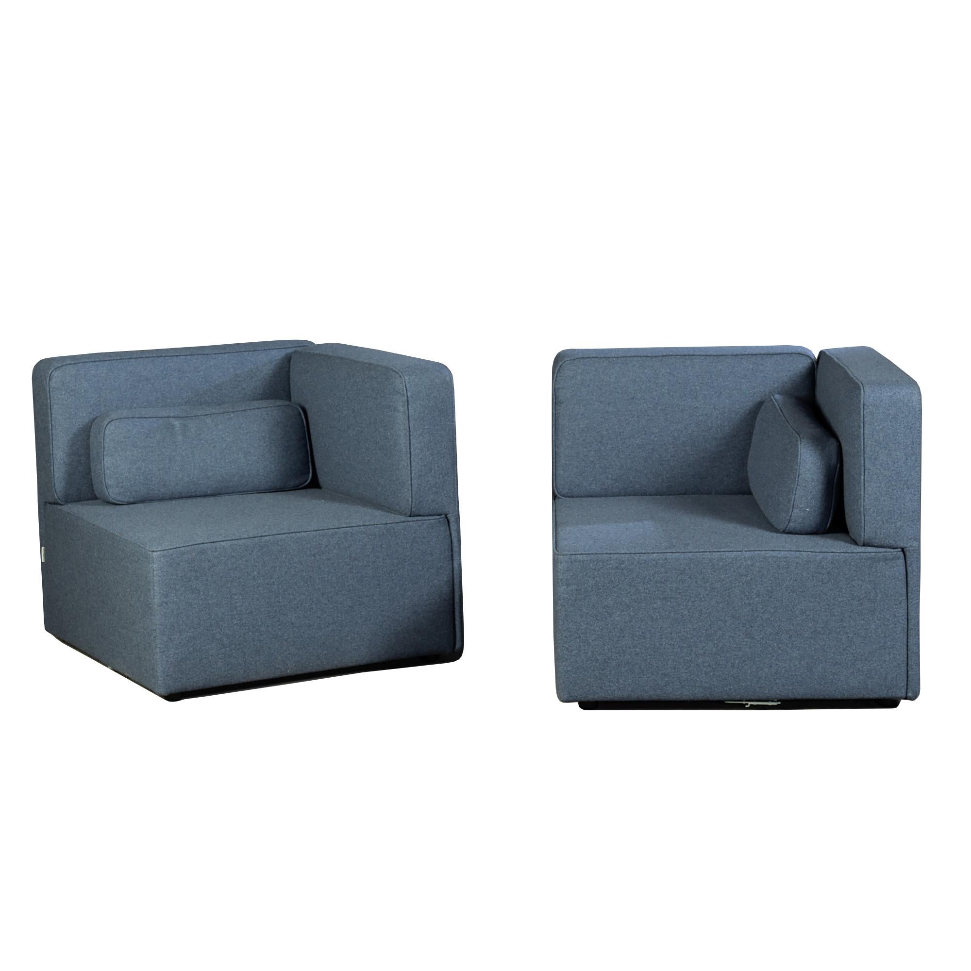 Sitzfeldt

SET

A blue wool upholstered modular sofa and ottoman.
With two square shaped corner-seats joining to create a rectangular sofa, with a conforming square ottoman.
Sitzfeldt, Germany, 2020.


Dimensions
Sofa
Height : 80 cm Width