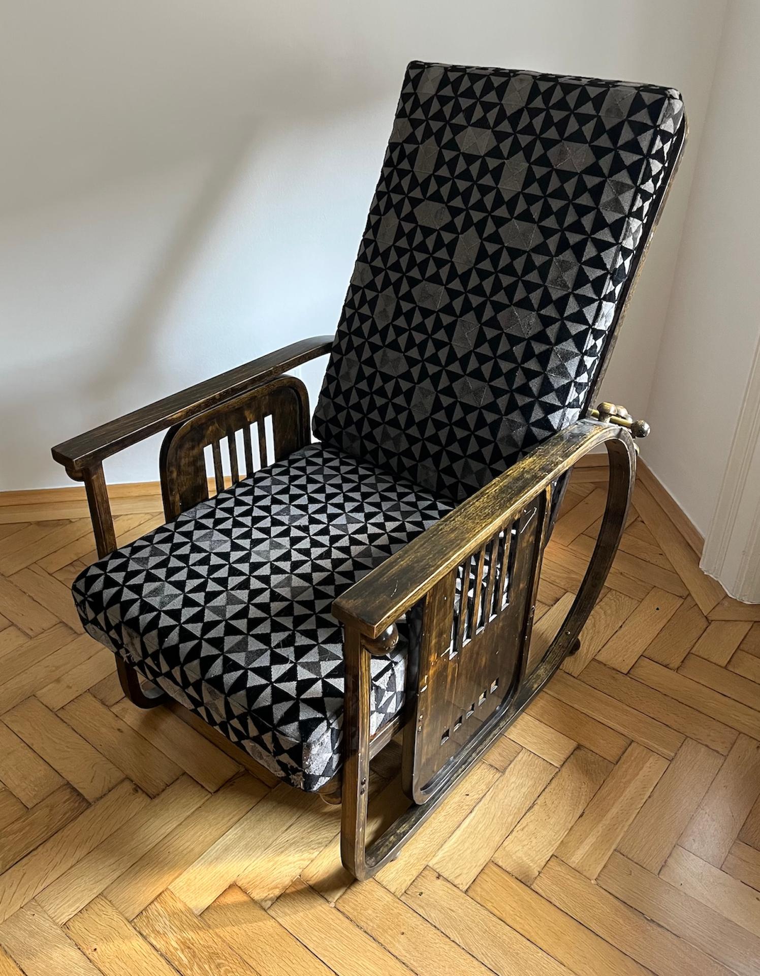 Sitzmaschine von Prof. Josef Hoffmann, Modell 670, Jacob & Josef Kohn In Fair Condition For Sale In Wien, AT