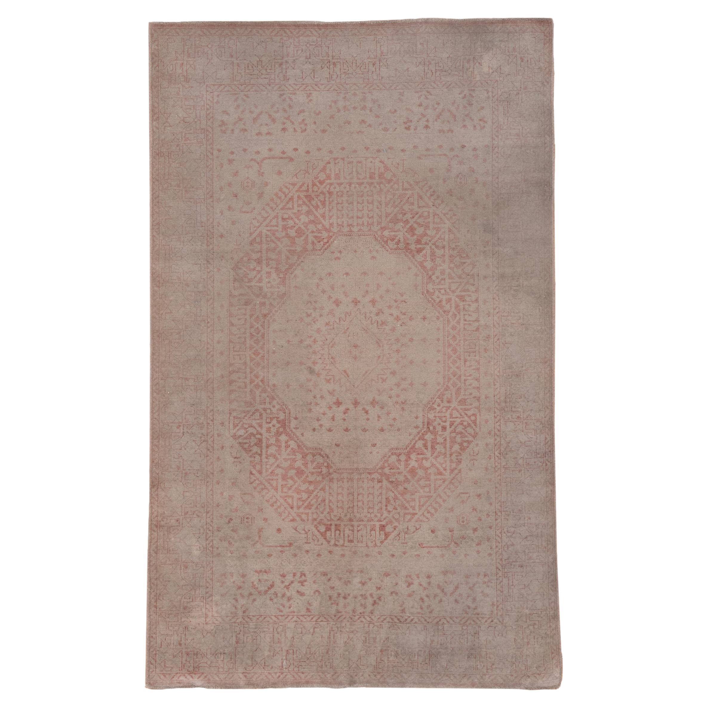Sivas Antique Faded Central Medallion in Salmon Pinks and Soft Oranges