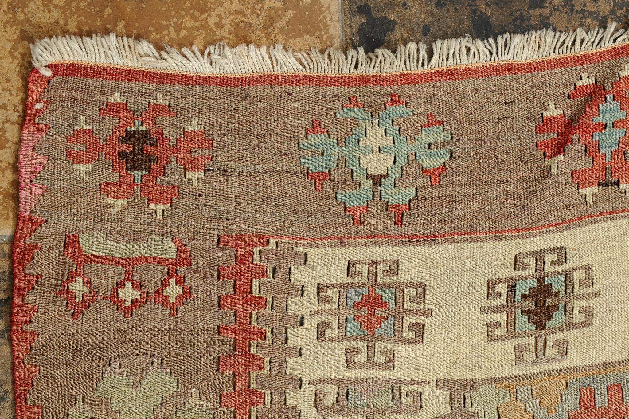 Tissé à la main Tapis de couloir Kilim turc ancien Sivas en vente