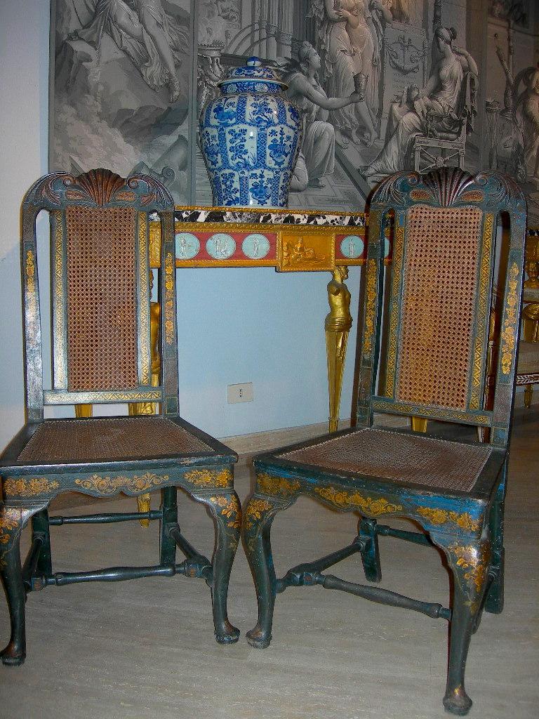 British Six 18th Century Elegant Dining Room Chairs, England, 1750 For Sale