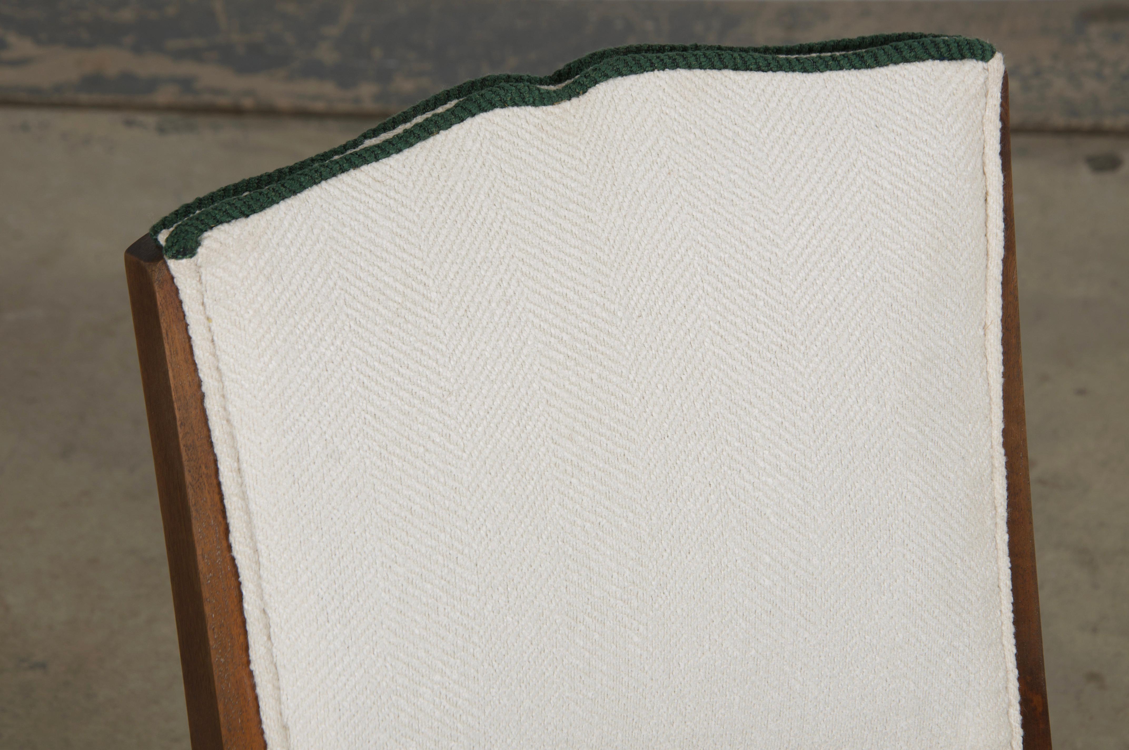 Six chaises de salle à manger françaises Art Déco des années 1920 à dossier moustachu, en blanc Off-White et vert en vente 4