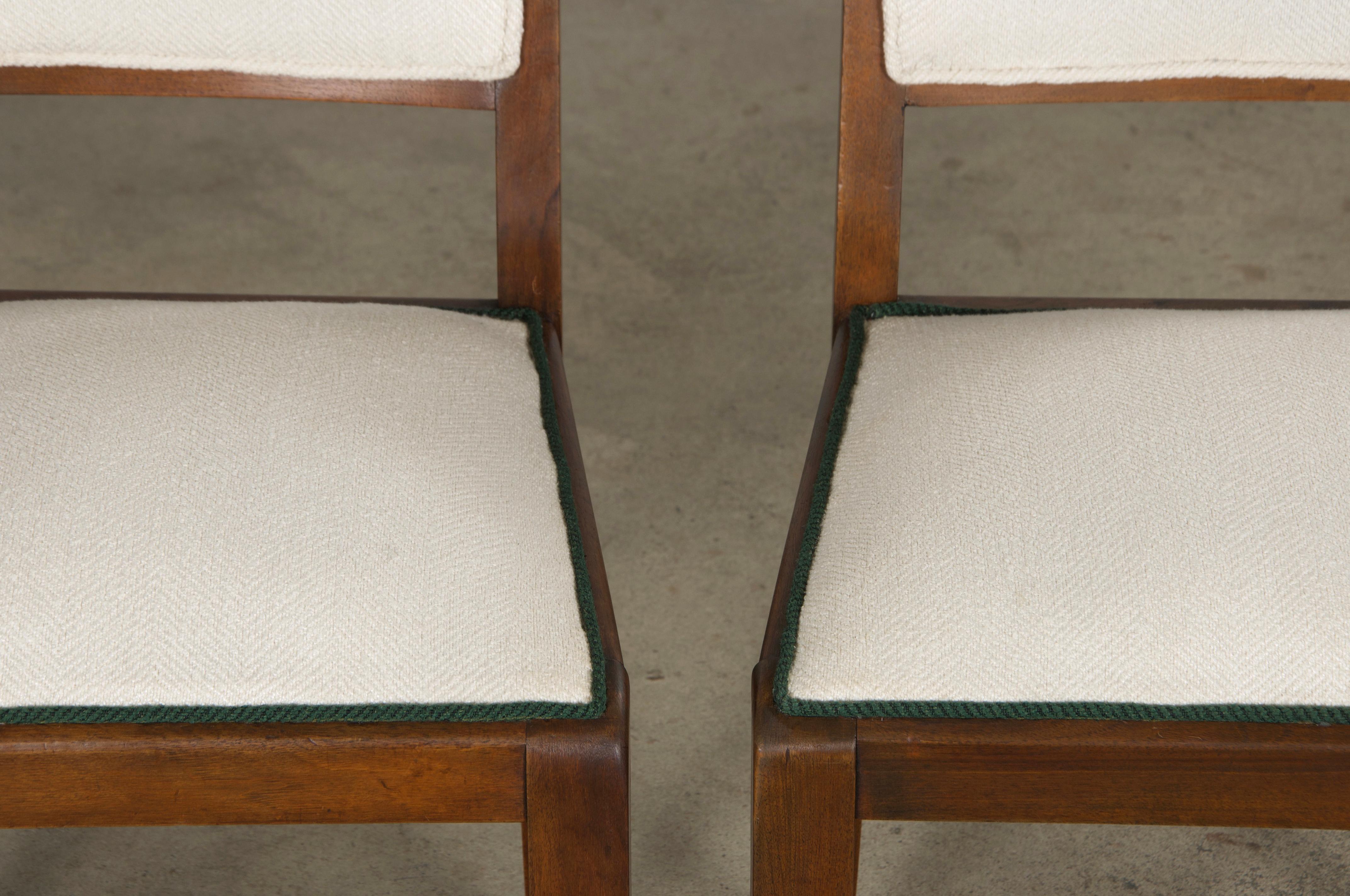 20ième siècle Six chaises de salle à manger françaises Art Déco des années 1920 à dossier moustachu, en blanc Off-White et vert en vente