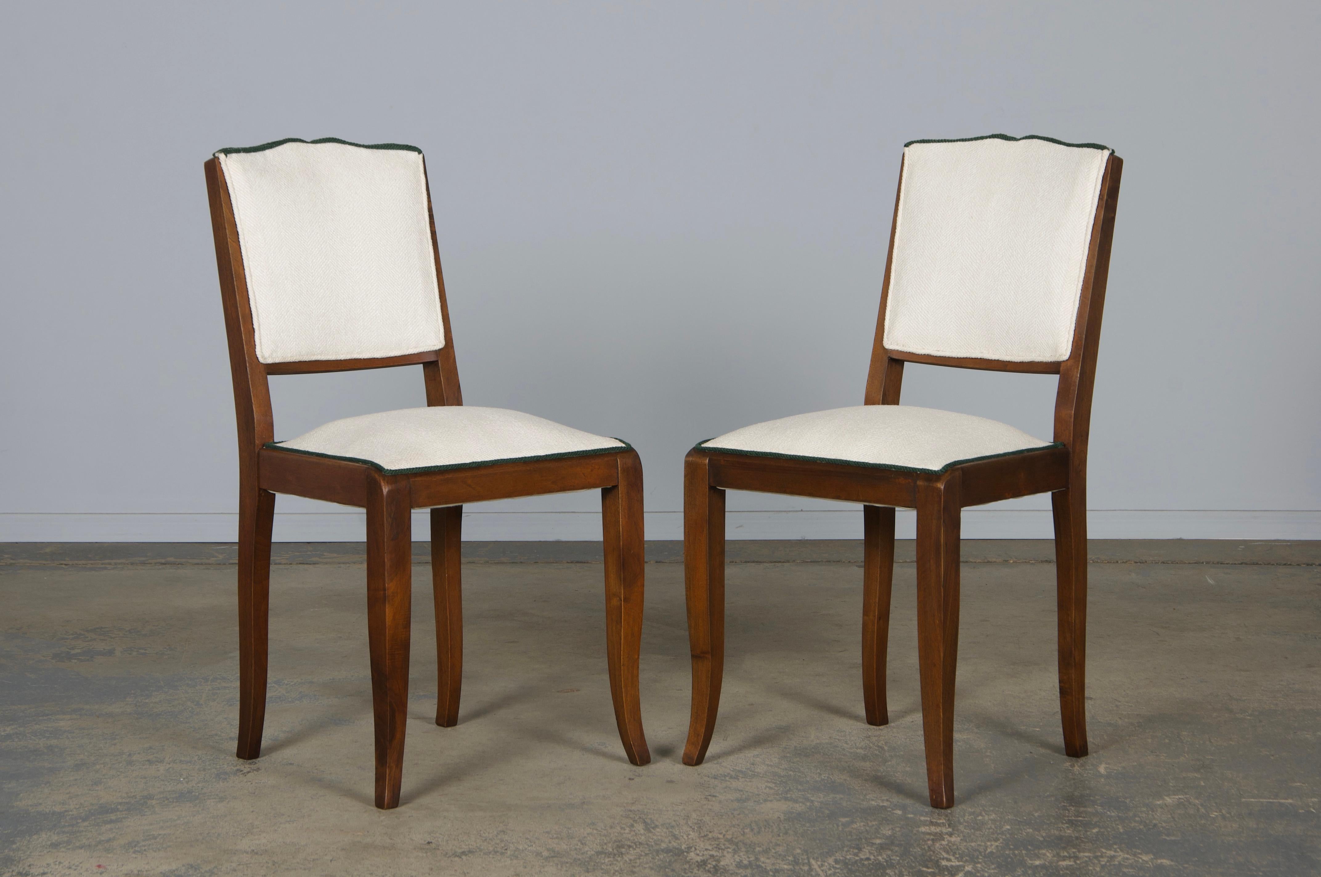 Coton Six chaises de salle à manger françaises Art Déco des années 1920 à dossier moustachu, en blanc Off-White et vert en vente